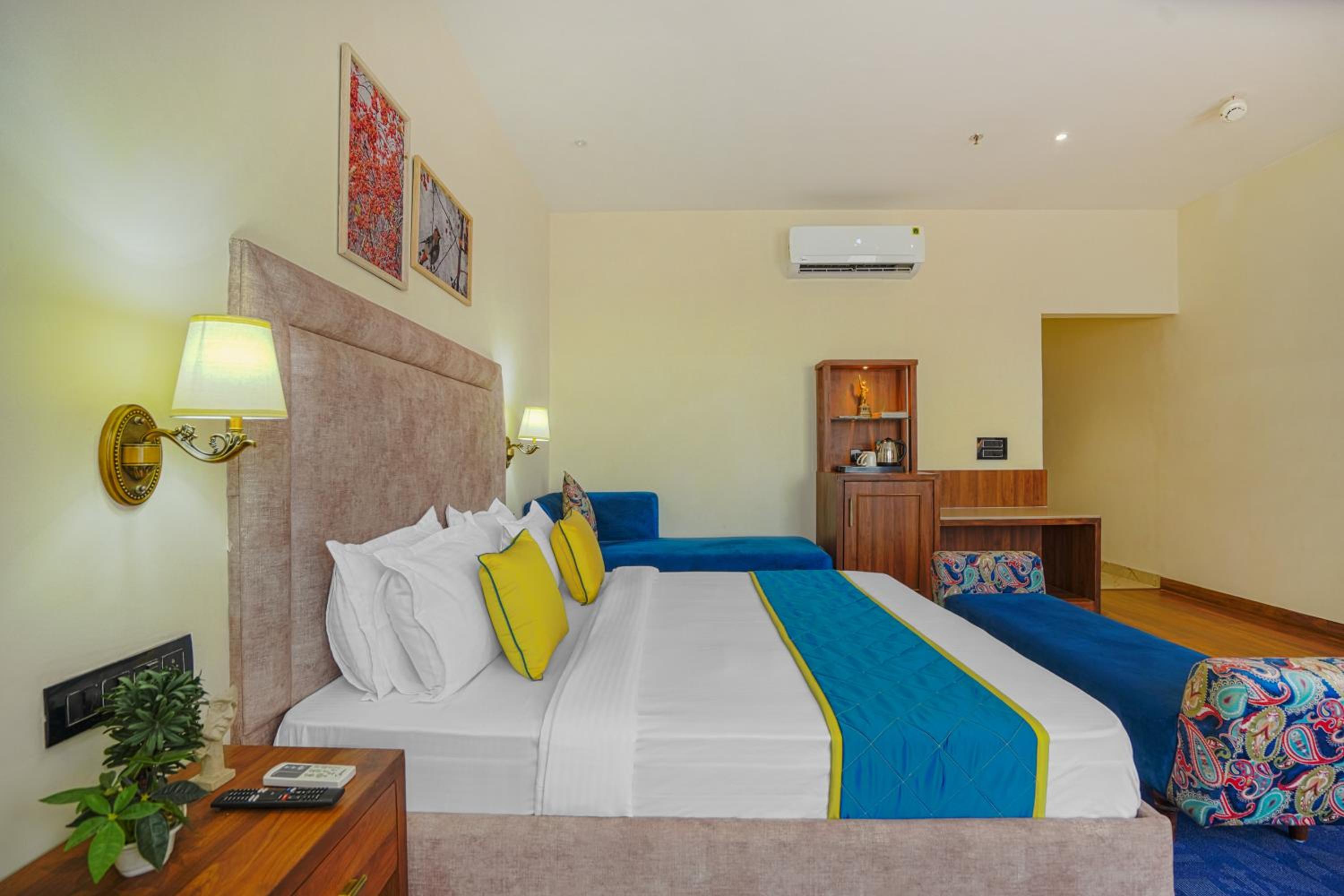 Superior King Room - Photo 23