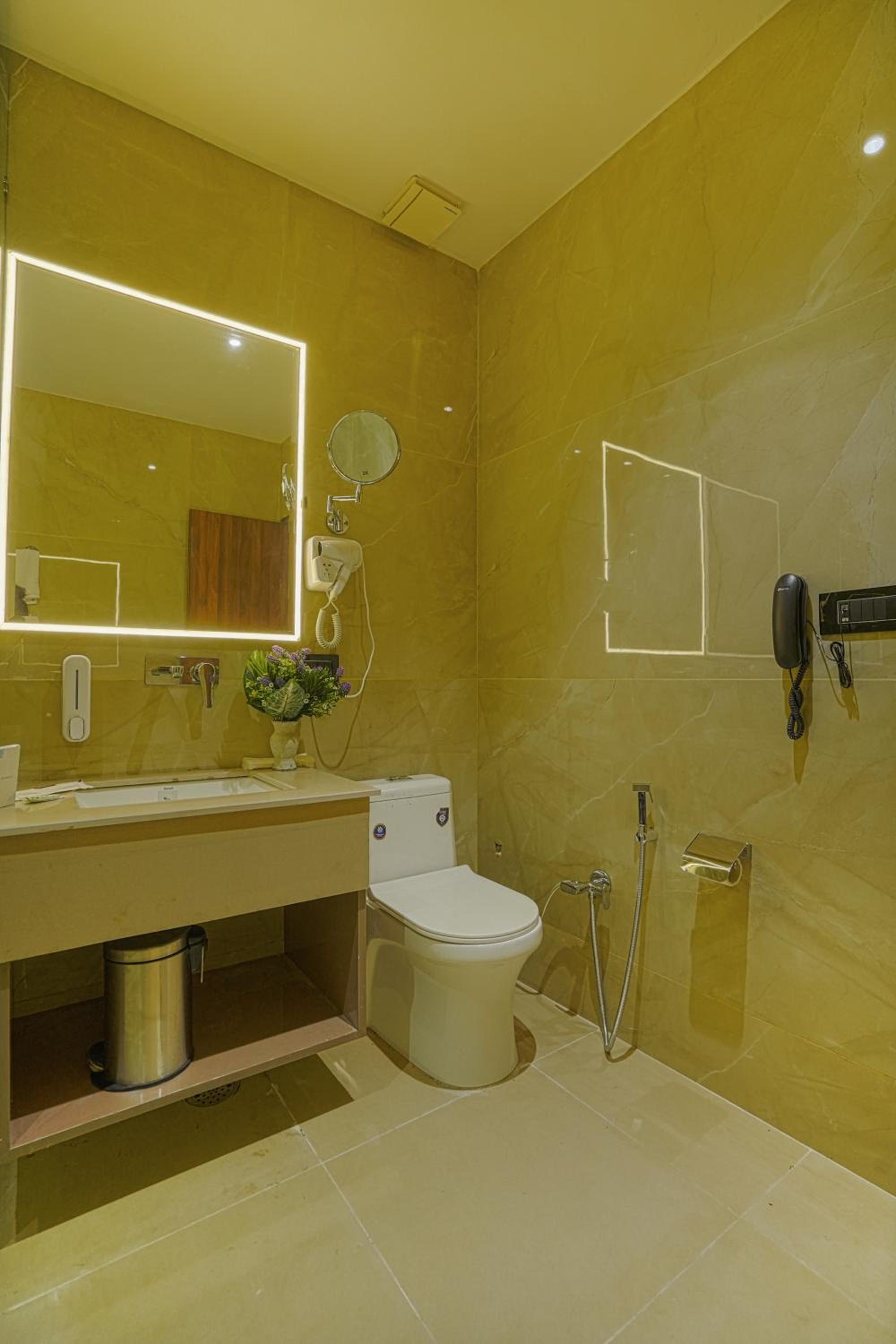 Superior King Room - Photo 17