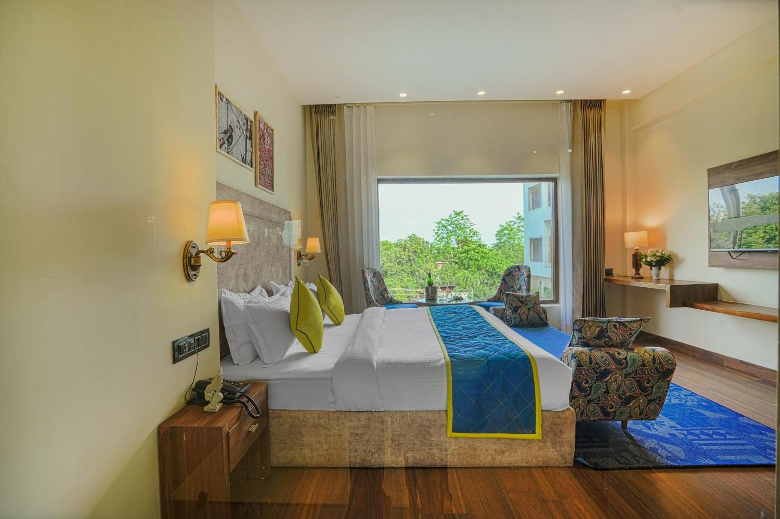 Superior King Room - Photo 13