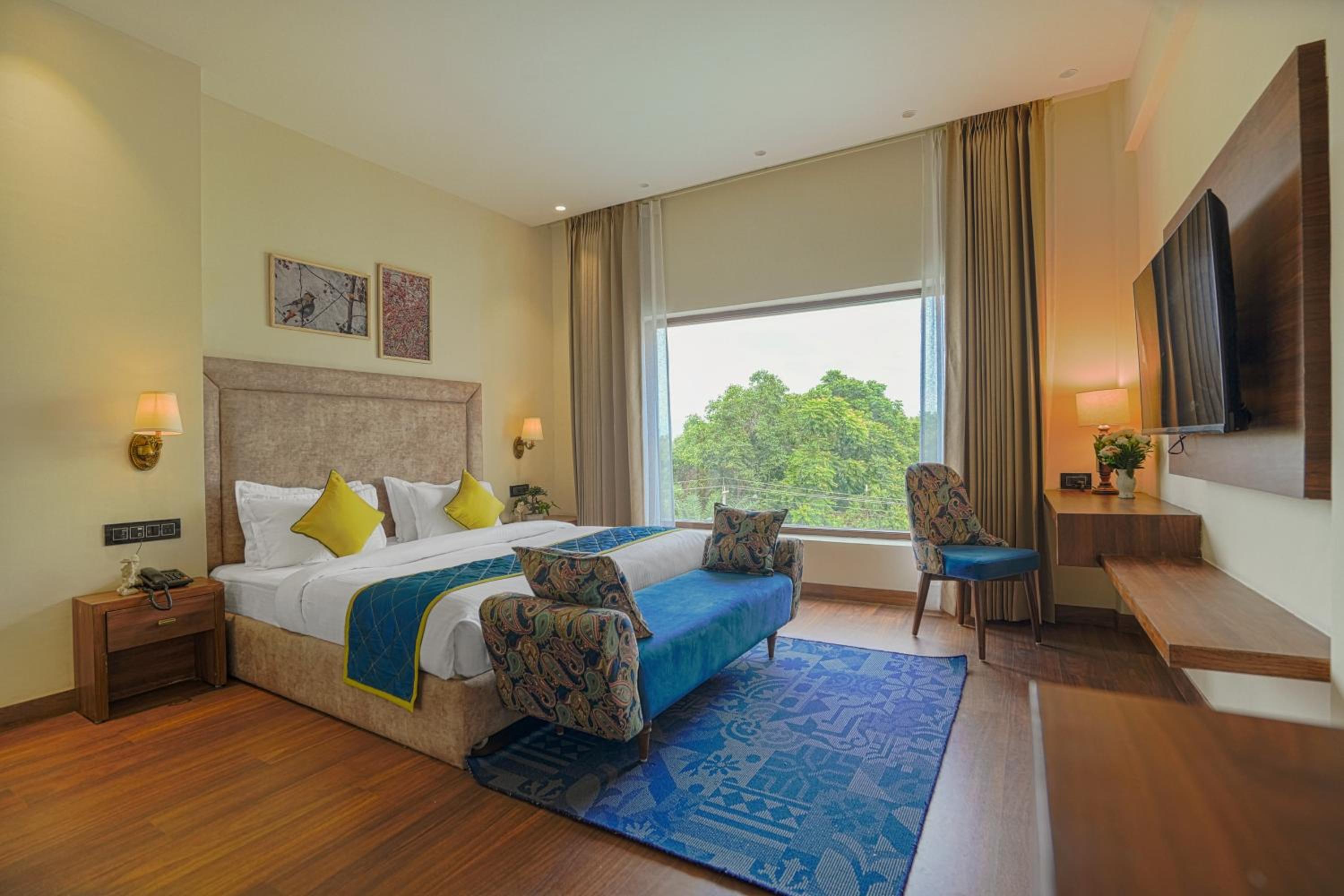 Superior King Room - Photo 11
