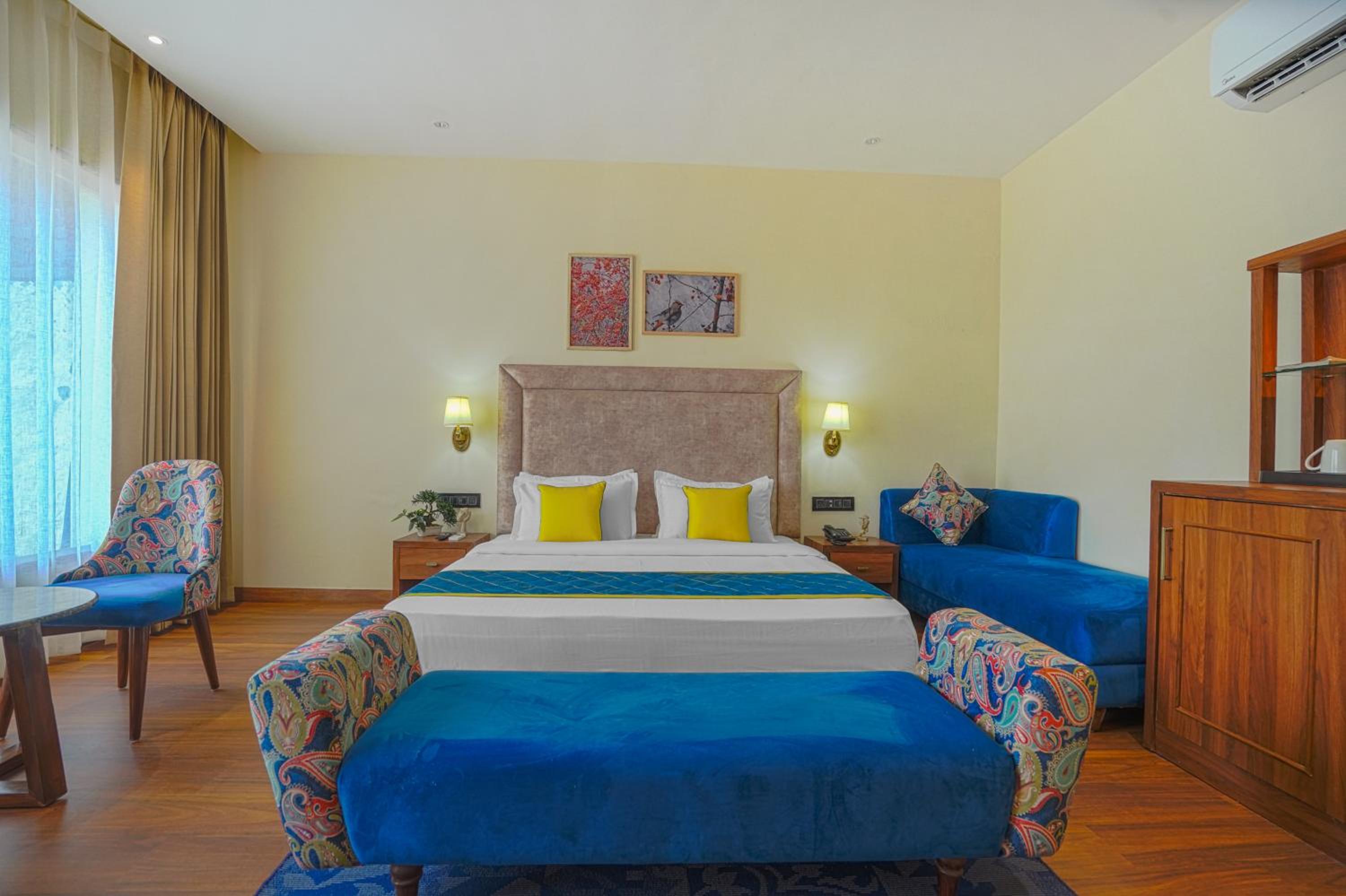 Superior King Room - Photo 6
