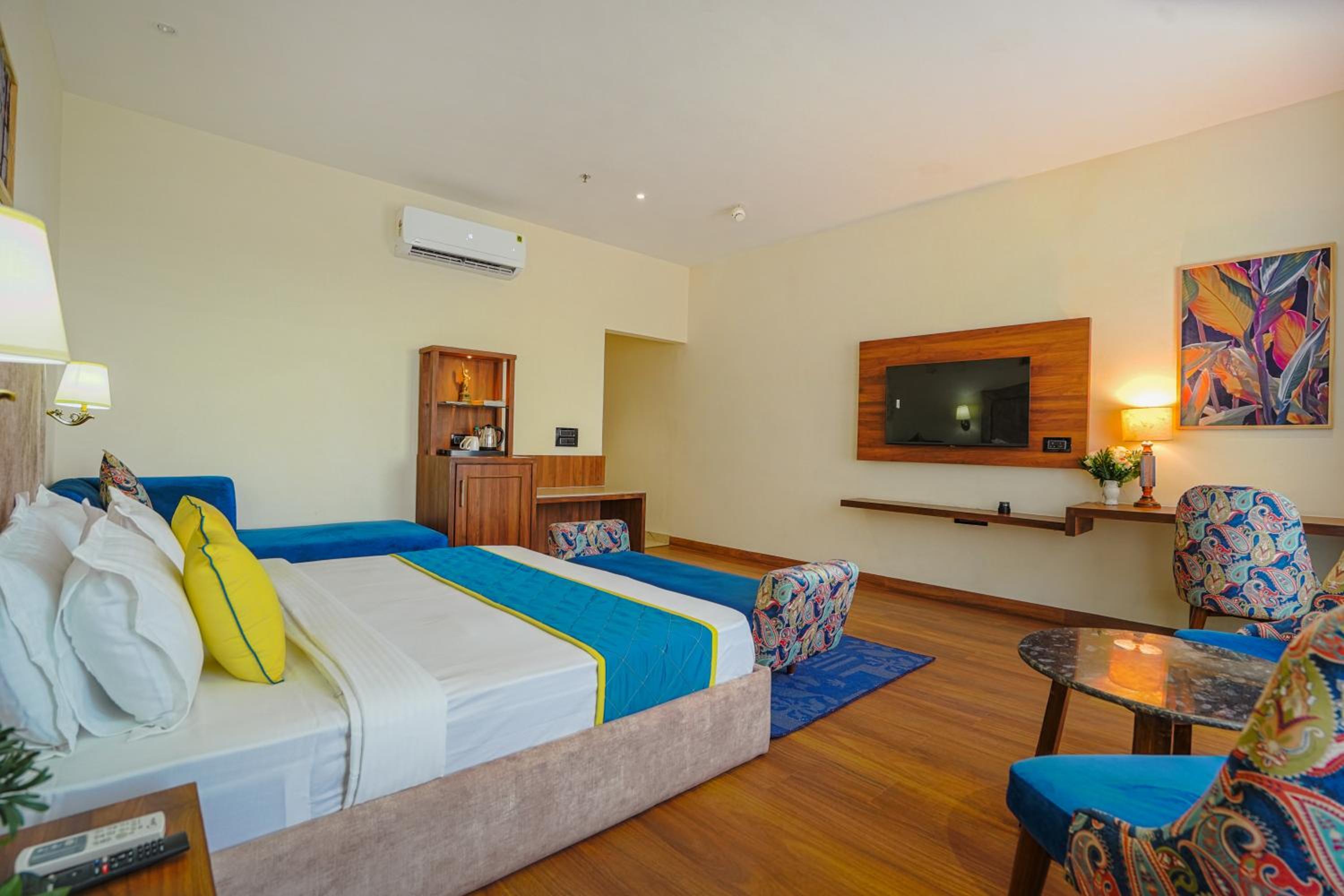 Superior King Room - Photo 7