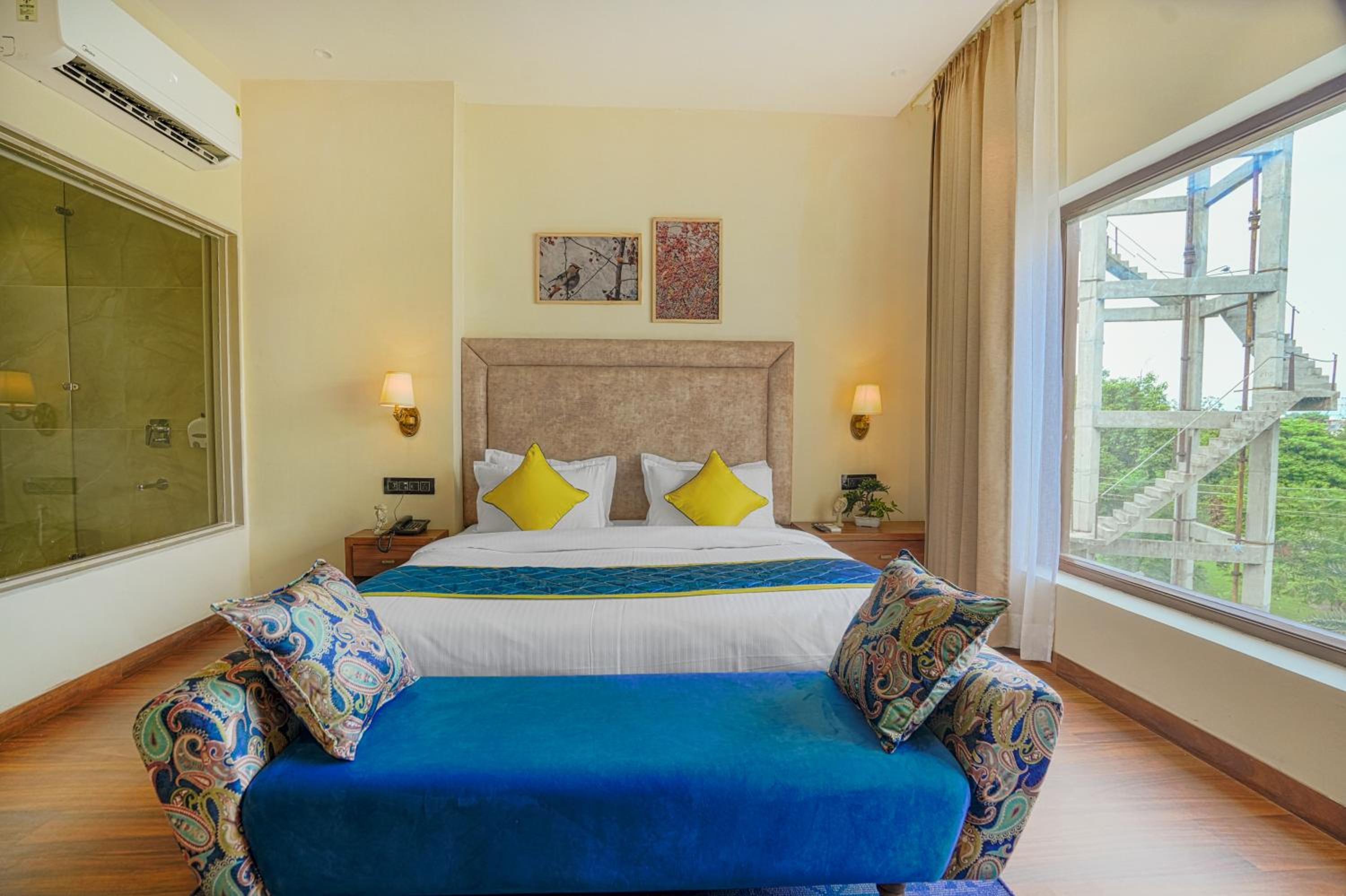 Superior King Room - Photo 9