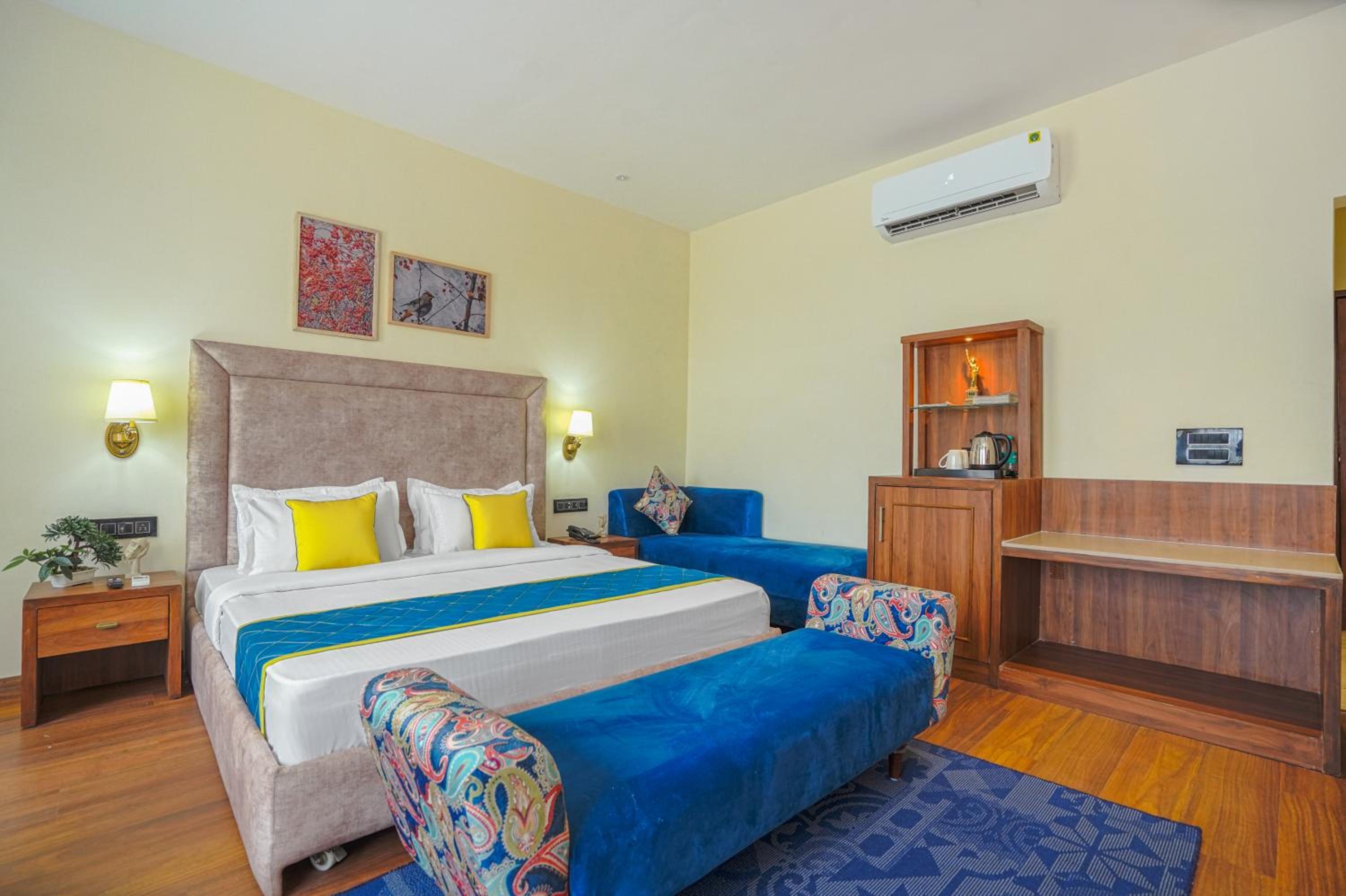 Superior King Room - Photo 4