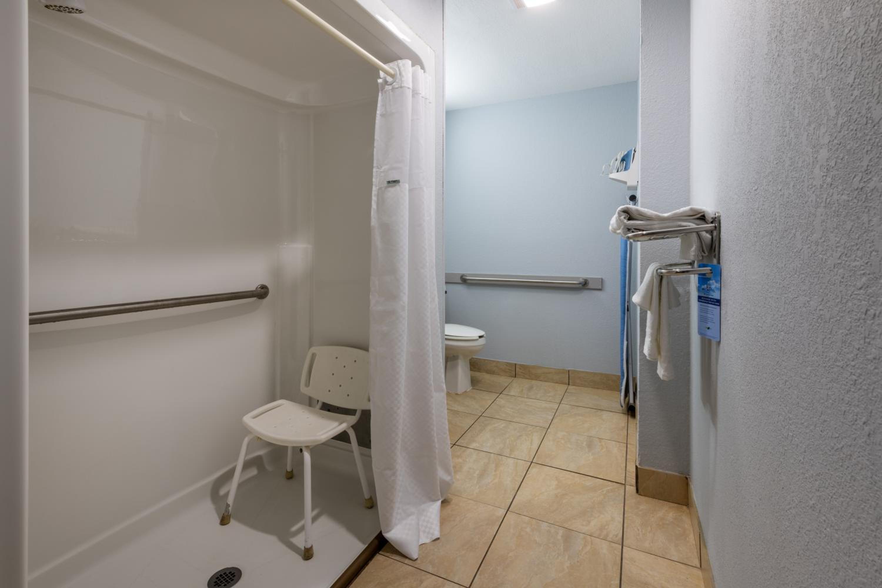 Queen Room with Two Queen Beds - Disability Access/Non-Smoking - Photo 6