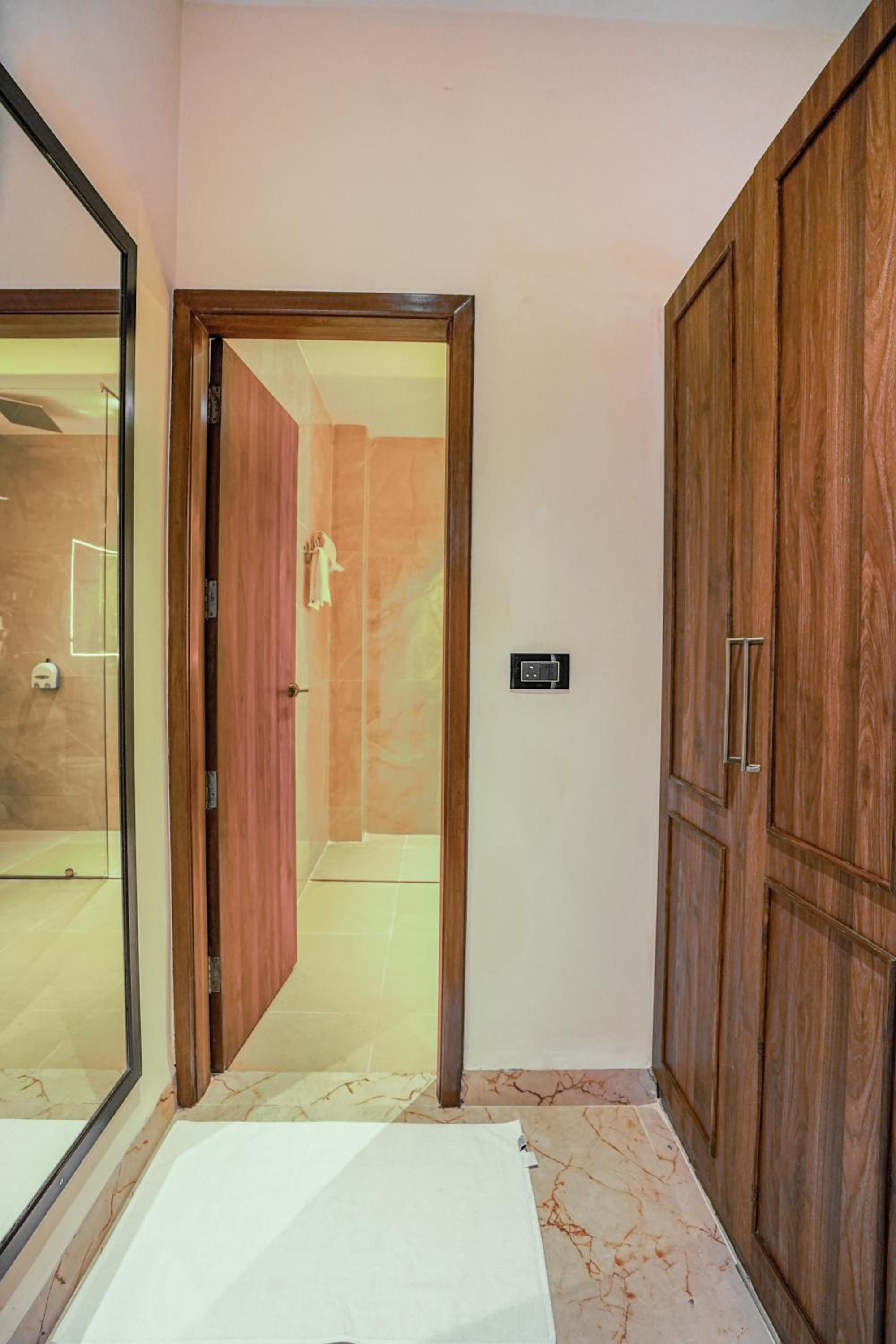 Superior King Room - Photo 3