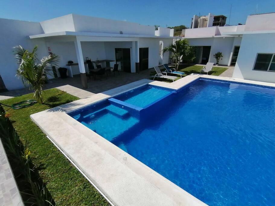 Three-Bedroom Villa photo 2