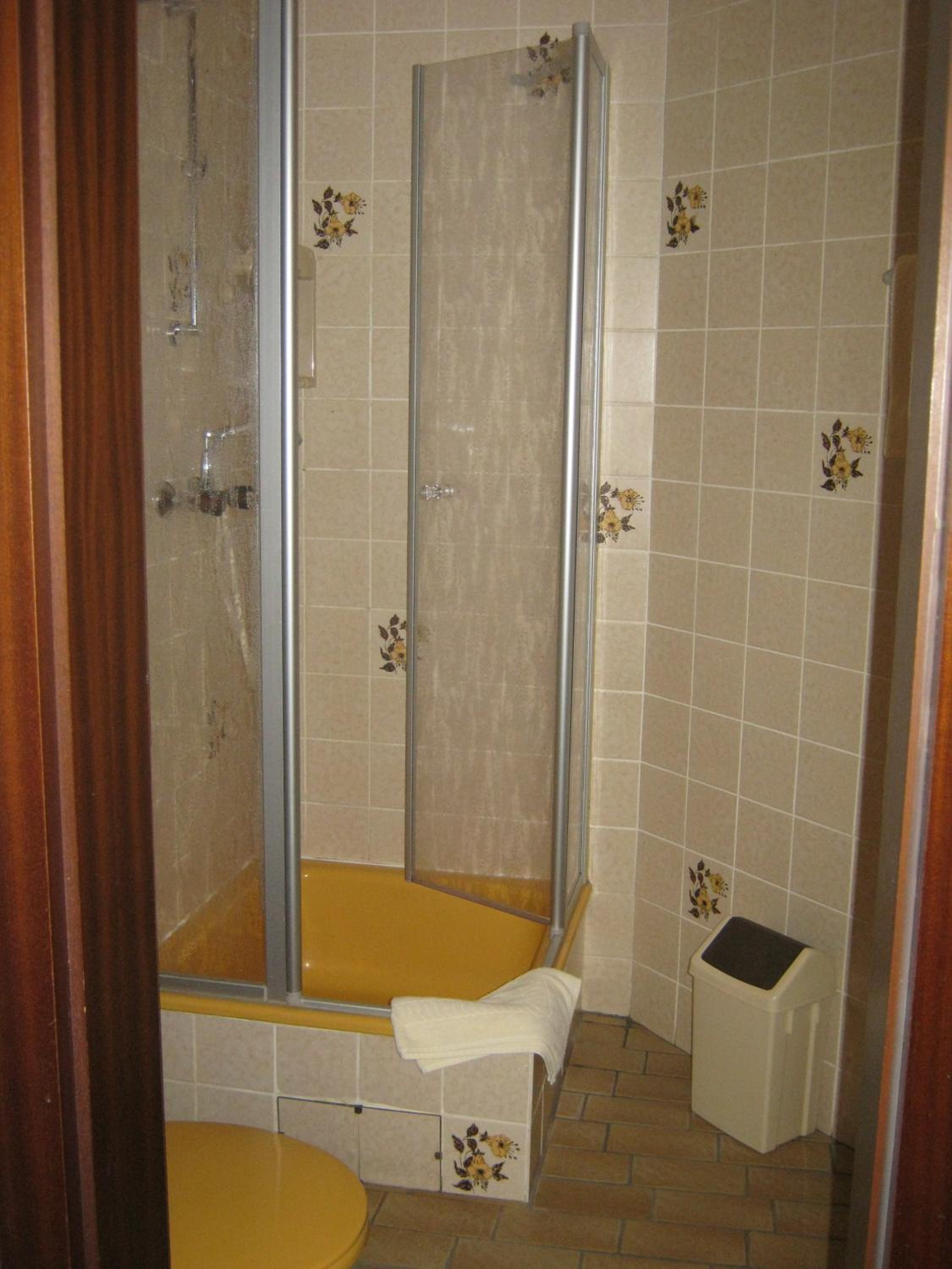 Standard Single Room with Shower photo 2