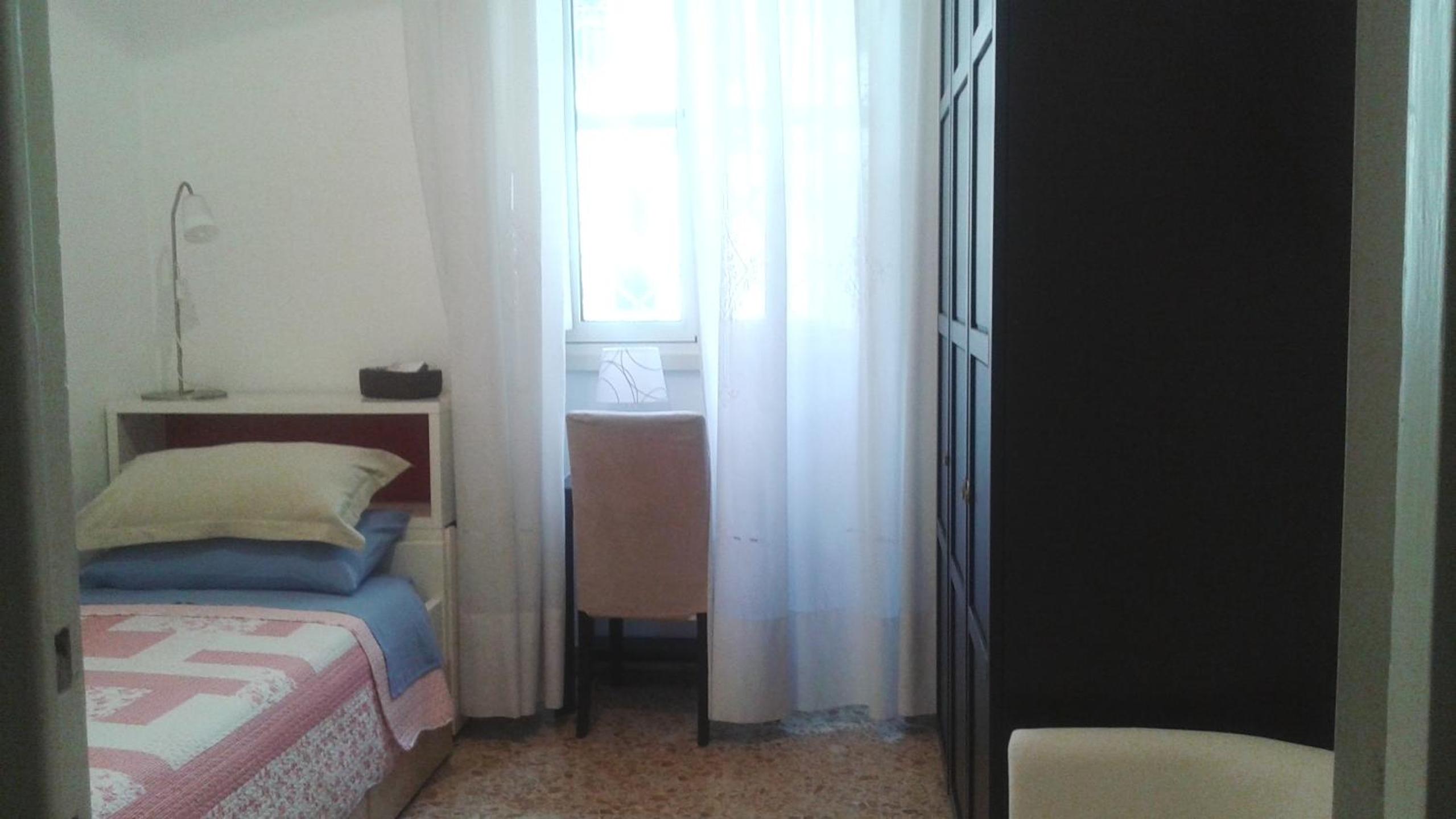 Single Room with Shared Bathroom photo 2