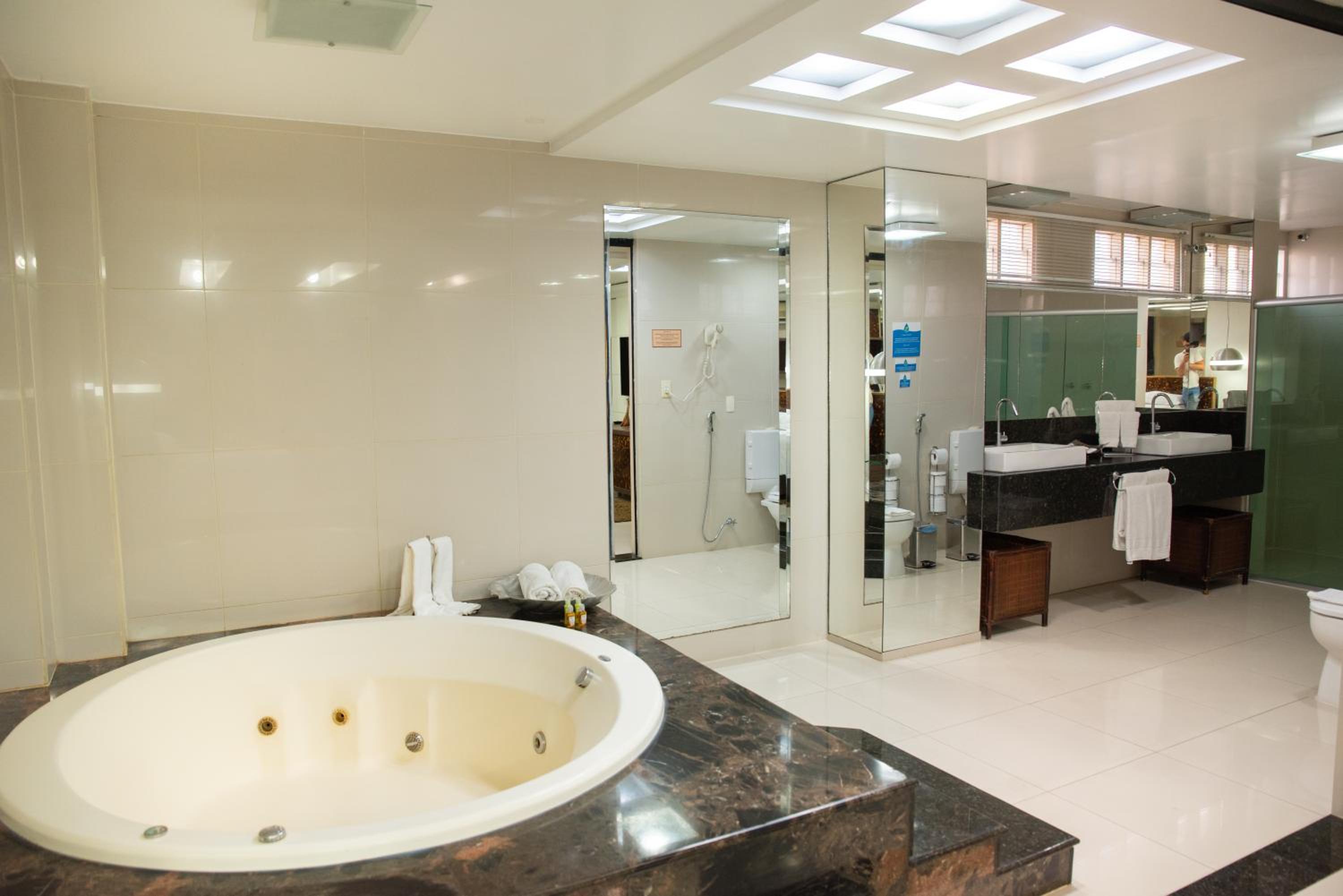 Deluxe Suite with Spa Bath photo 2