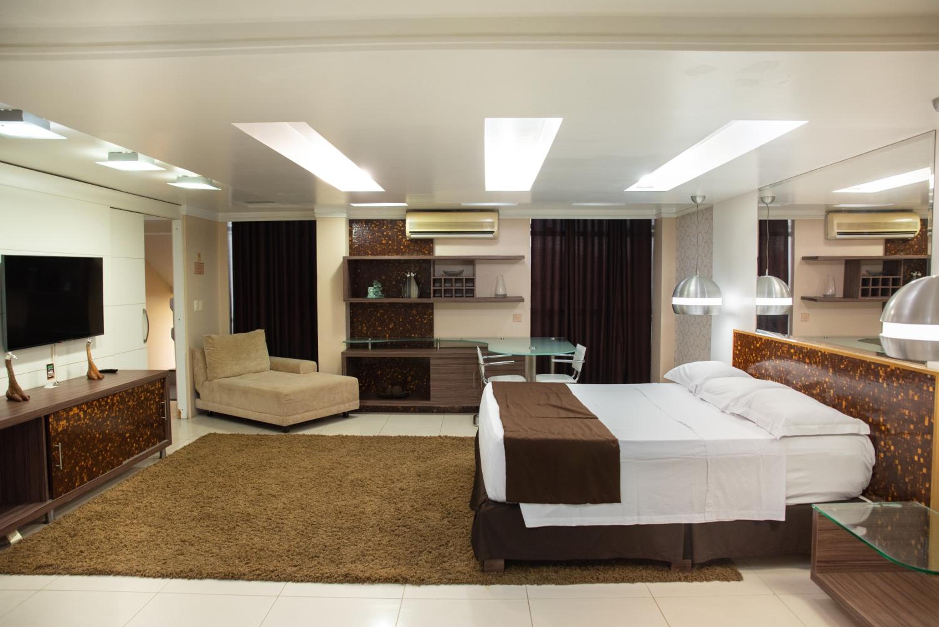 Deluxe Suite with Spa Bath photo 1