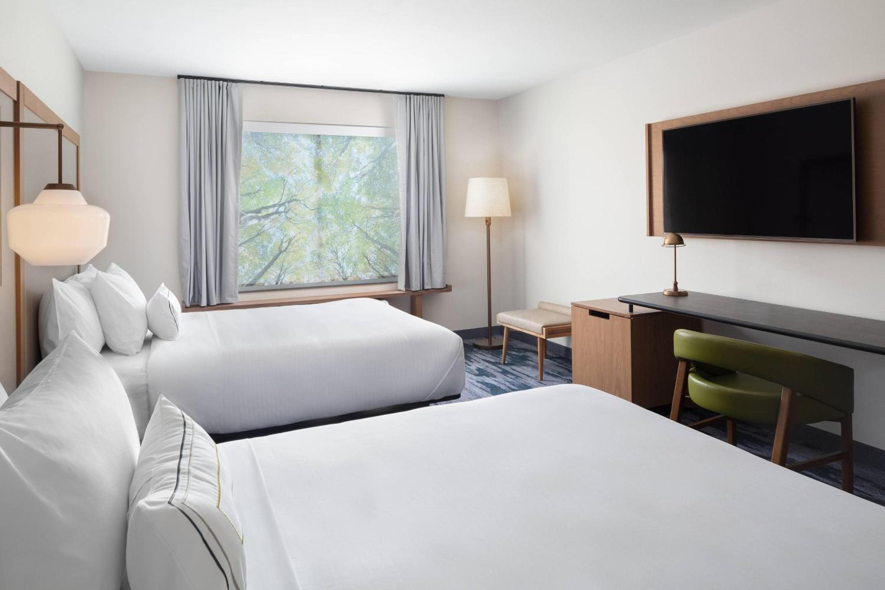 Queen Room with Two Queen Beds - Hearing Accessible