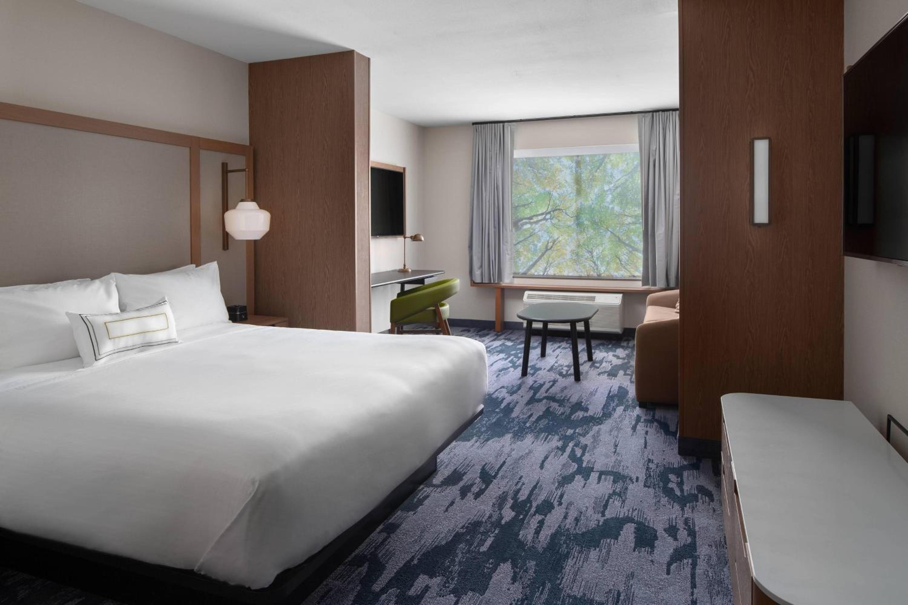 King Suite with Sofa Bed and Roll-In Shower - Mobility Access