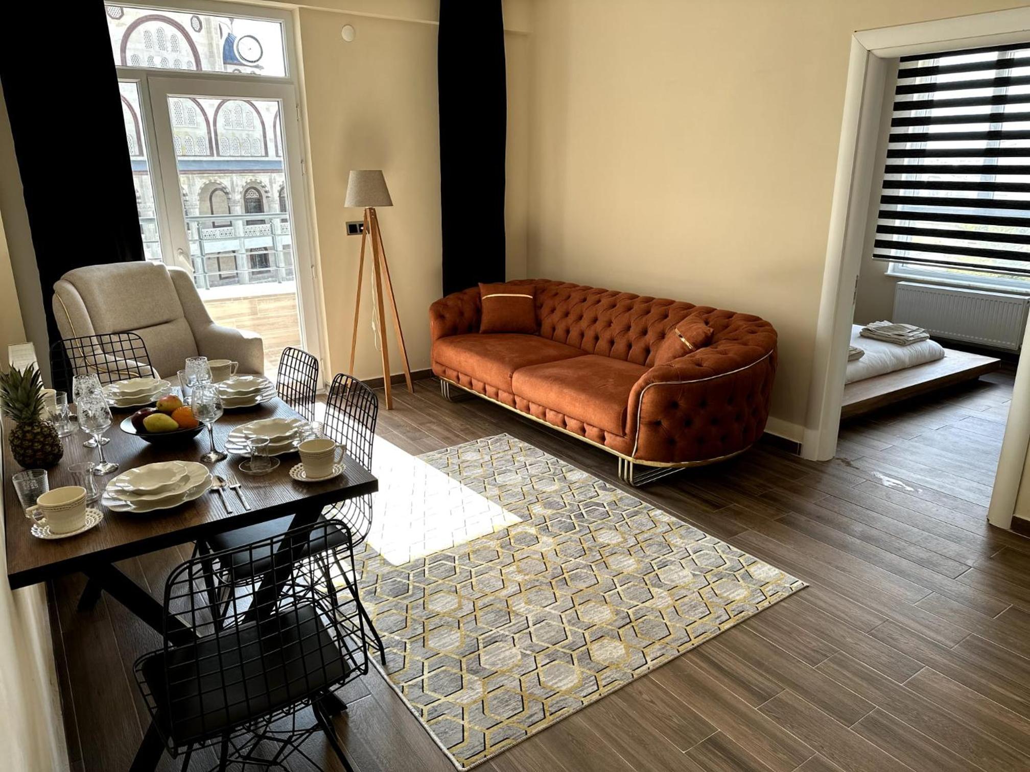 Apartment photo 2