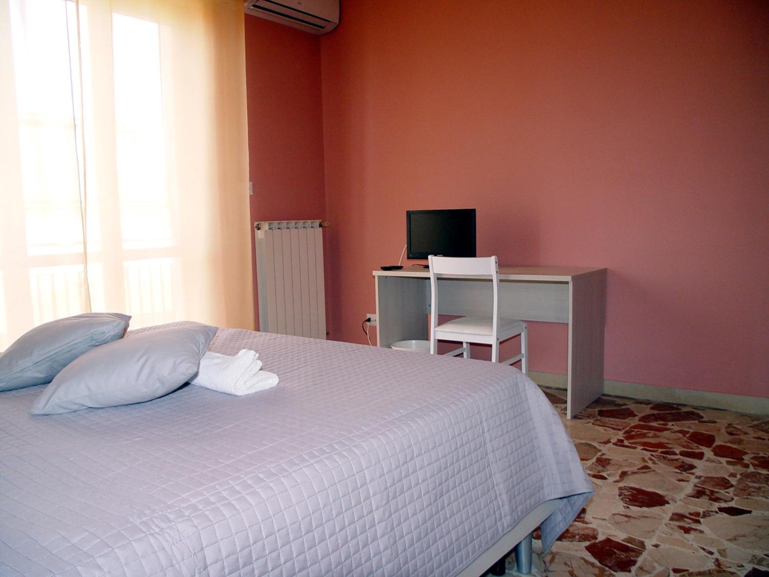Double Room with Private External Bathroom photo 1