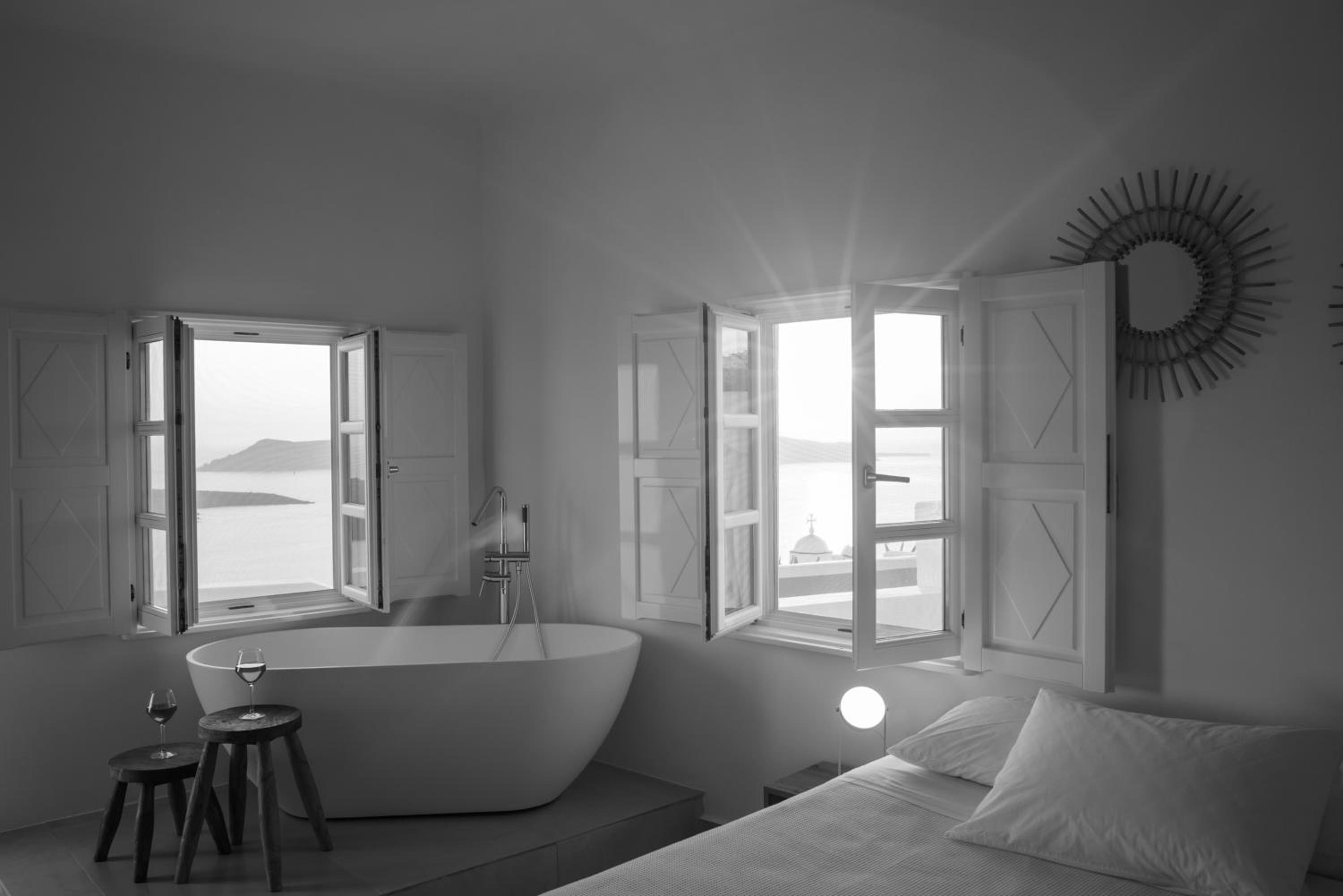 Deluxe Suite with Indoor Ηot Τub and Caldera View photo 2