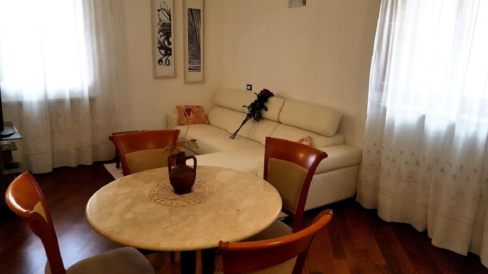 Deluxe Suite with Spa Bath - Photo 6