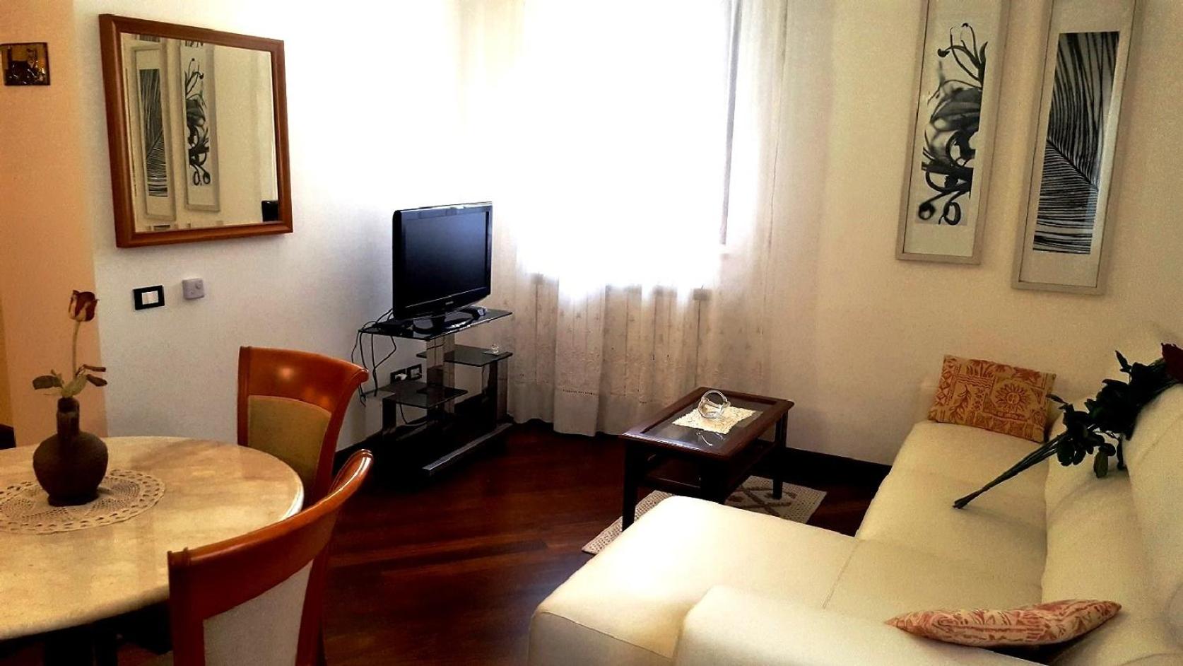 Deluxe Suite with Spa Bath - Photo 8