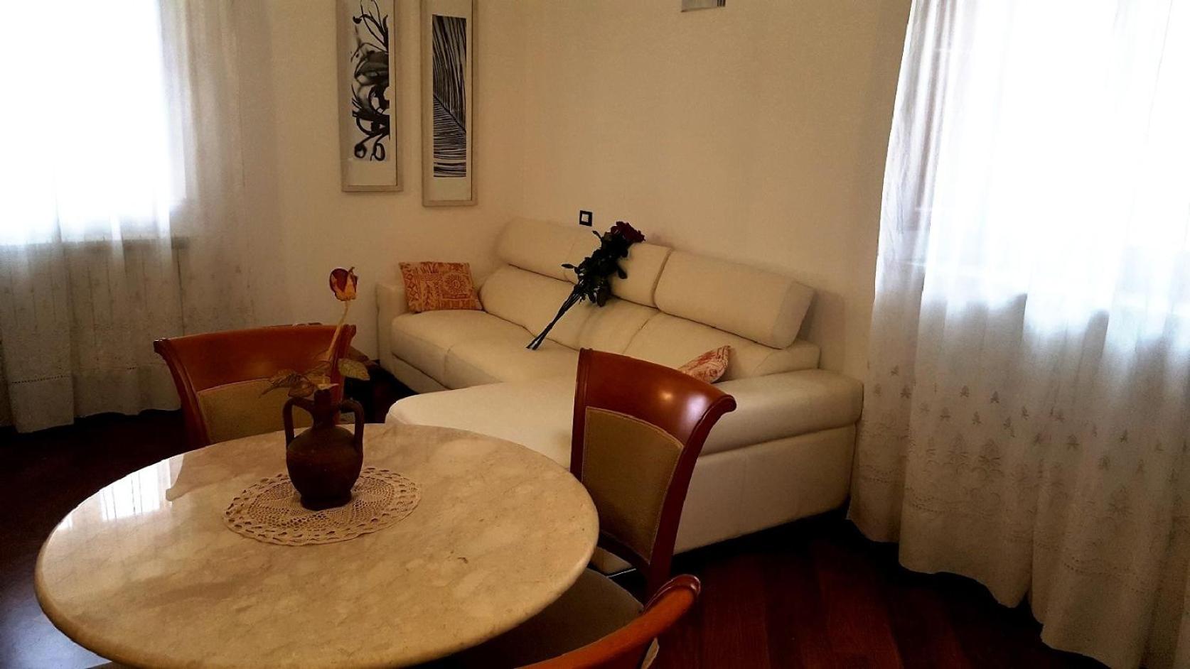Deluxe Suite with Spa Bath - Photo 9