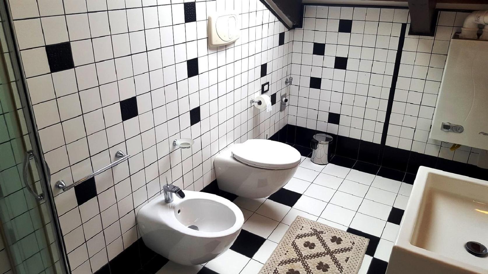 Deluxe Suite with Spa Bath - Photo 11