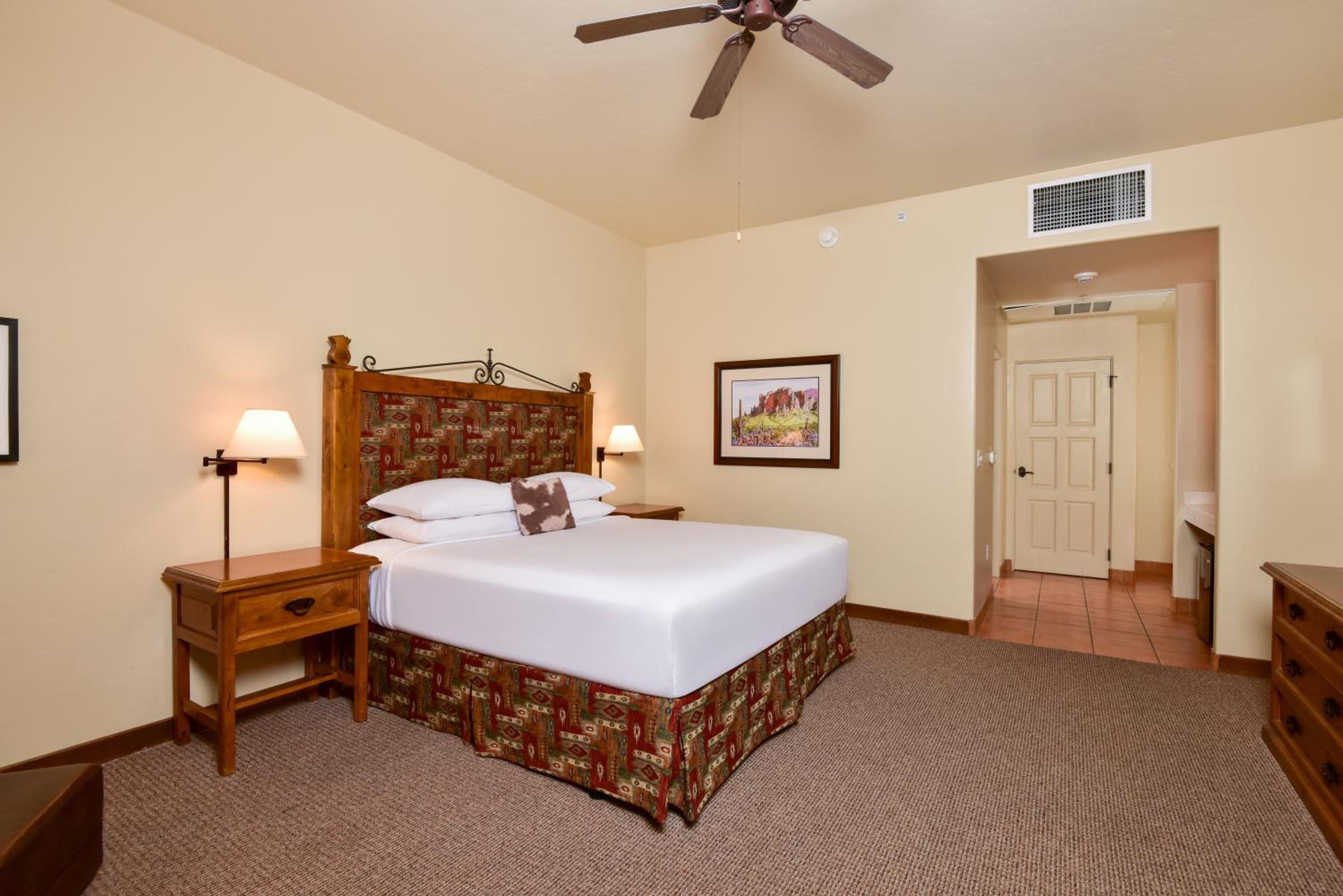 Deluxe King Room - Photo 3