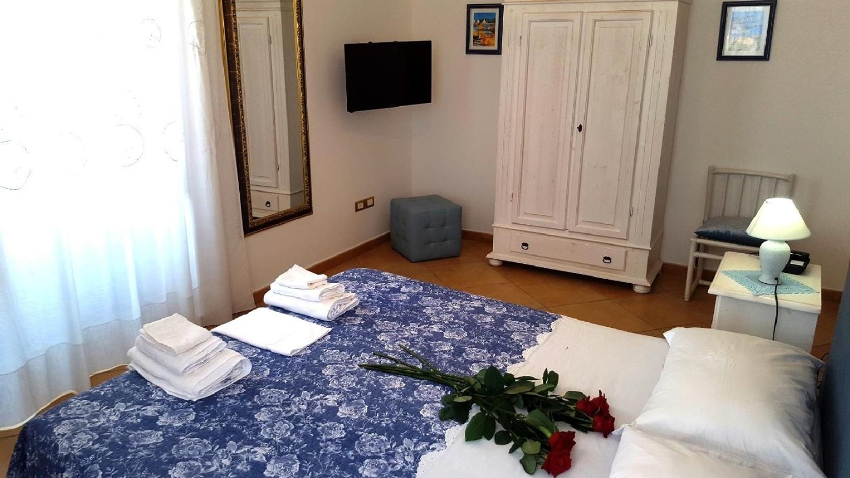 Two-Bedroom Apartment - Photo 9