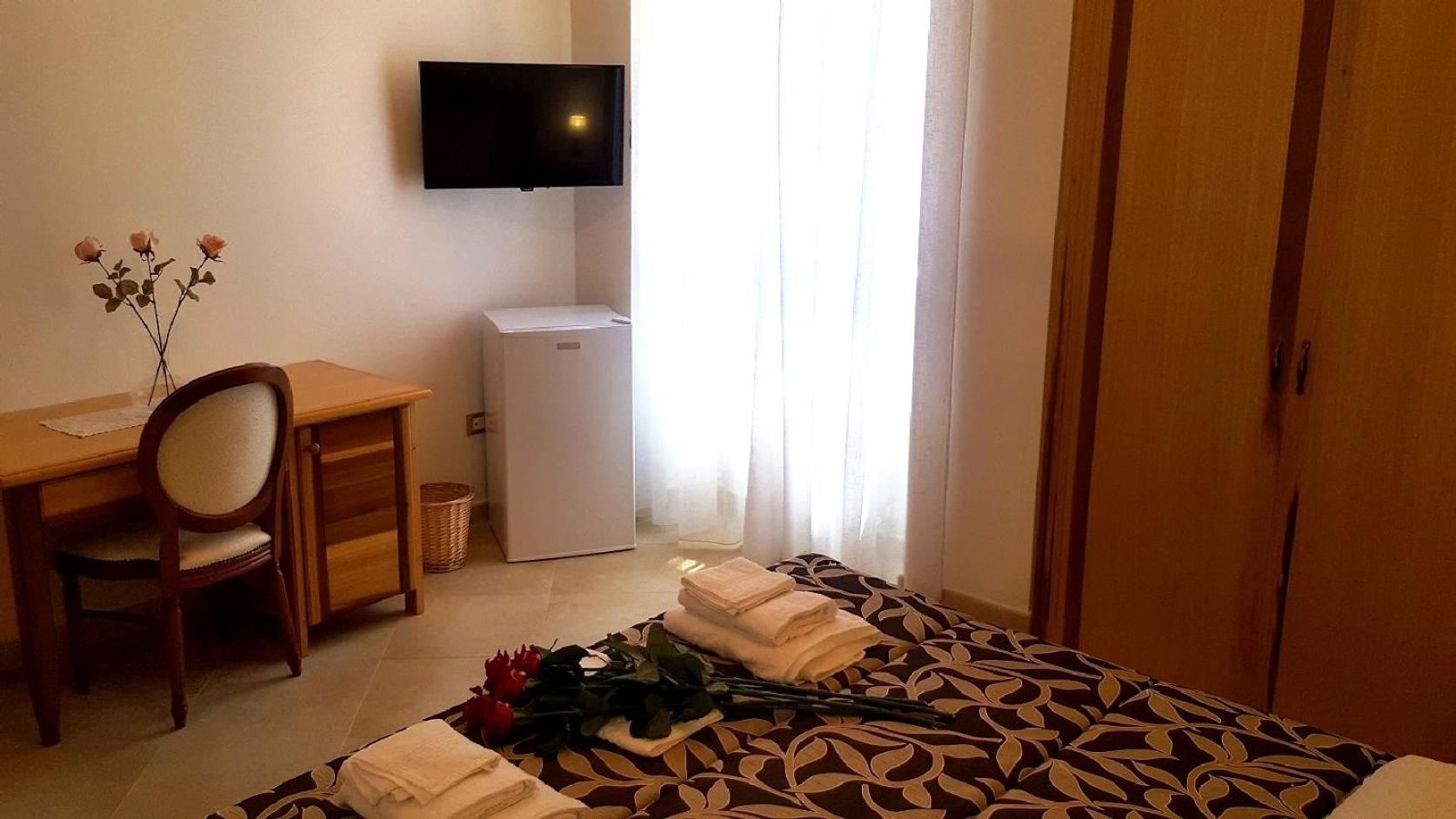 Three-Bedroom Suite - Photo 13