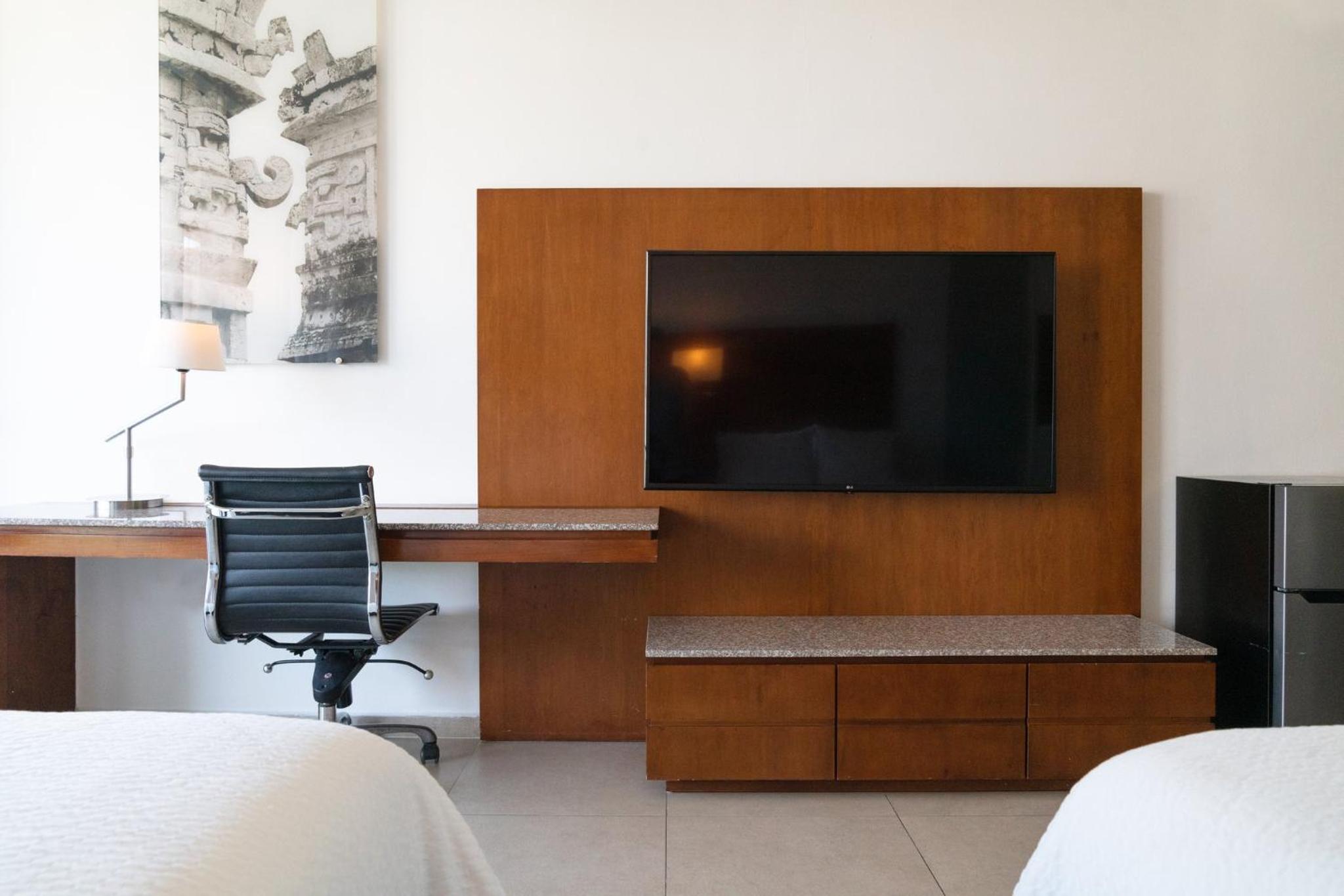 Deluxe Double Room thumbnail 5