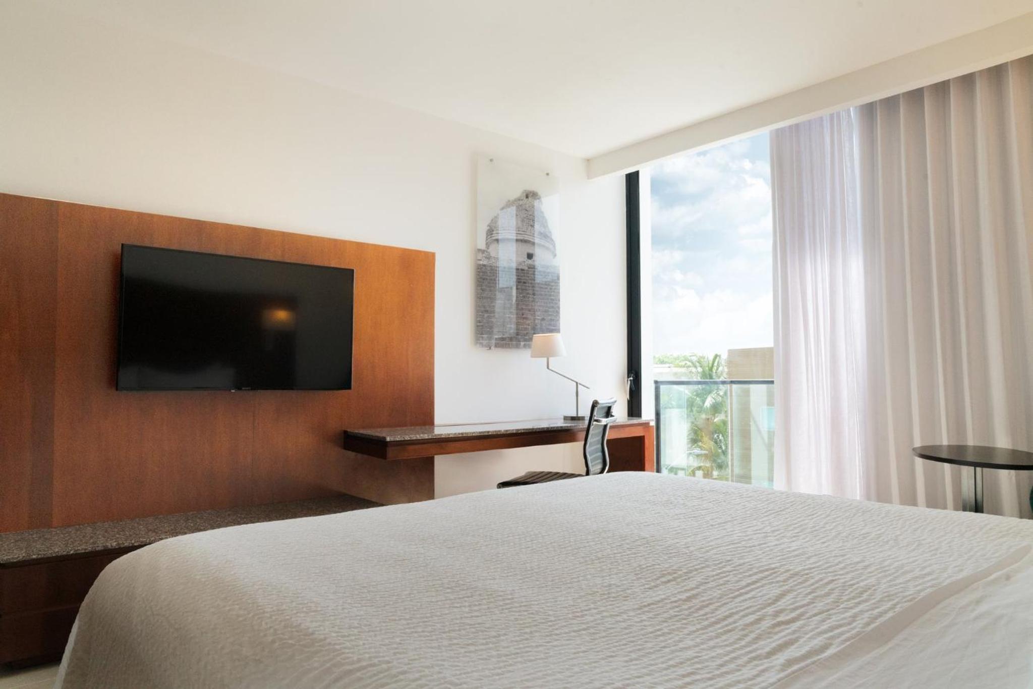 Available room thumbnail 6