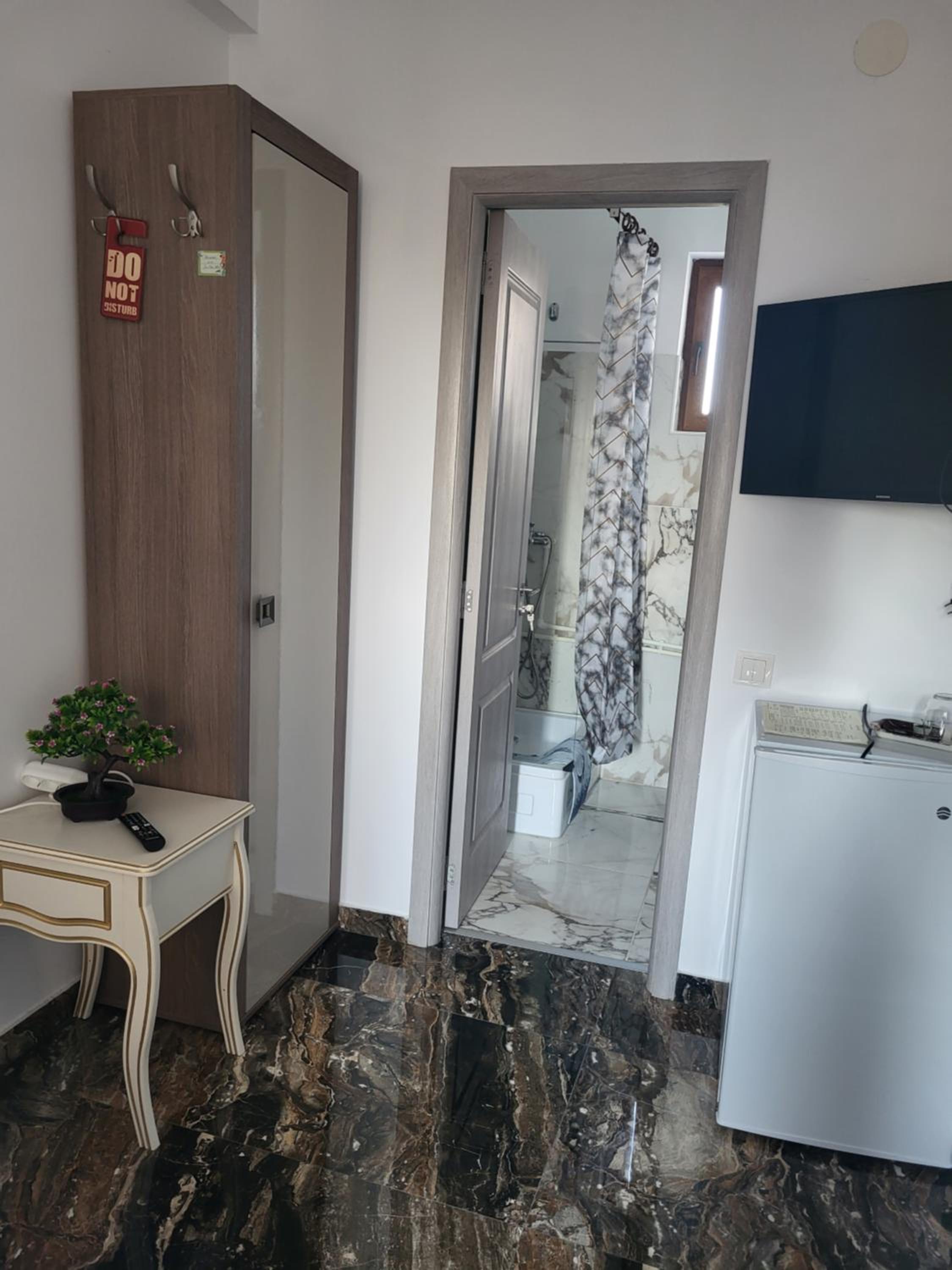 Single Room with Bath photo 1