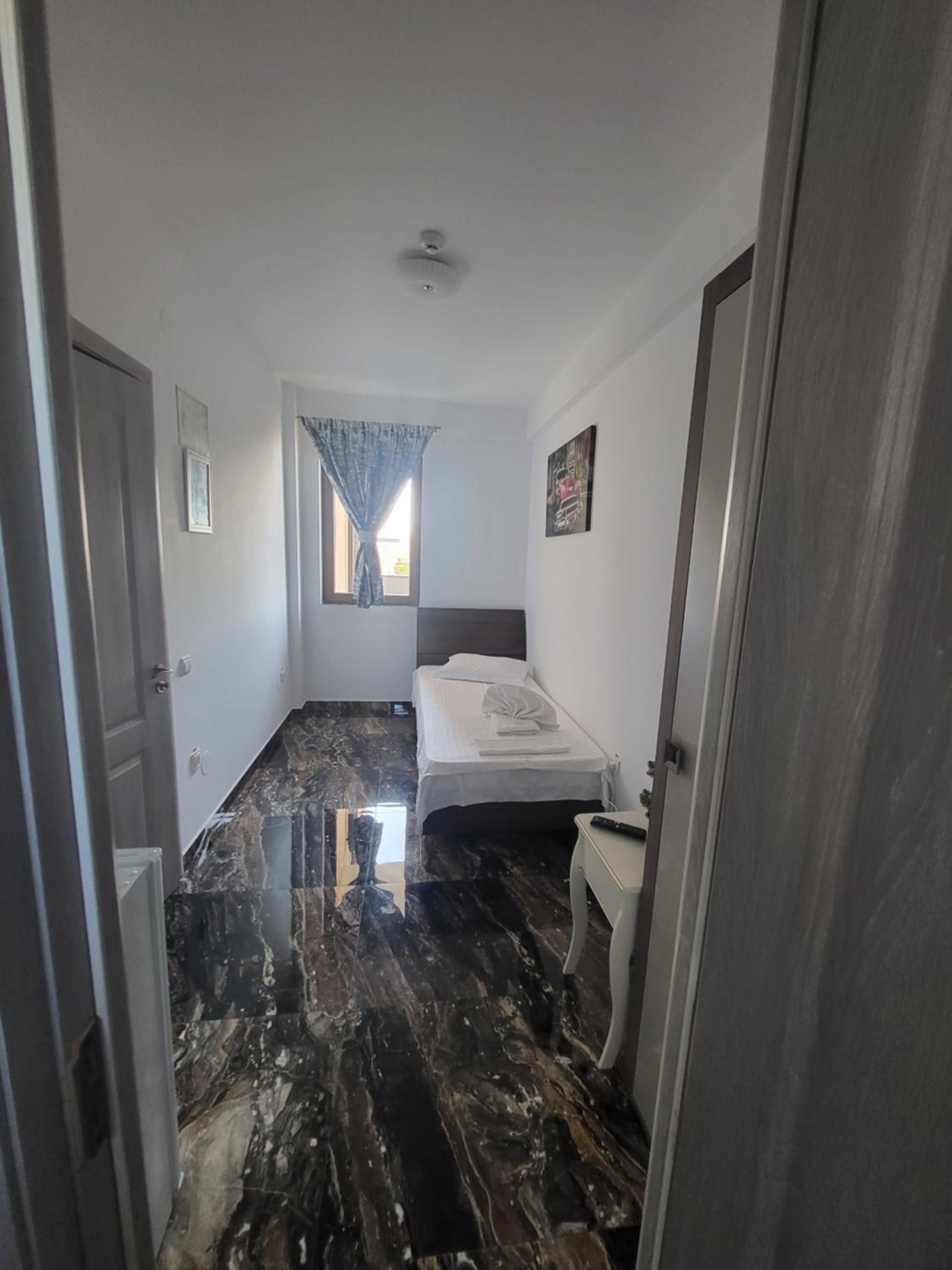 Single Room with Bath photo 2