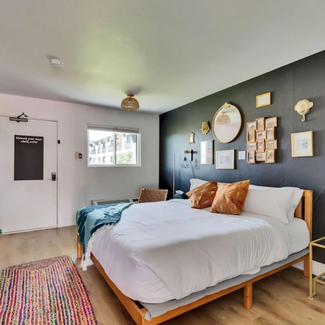 Standard King Room - Photo 4