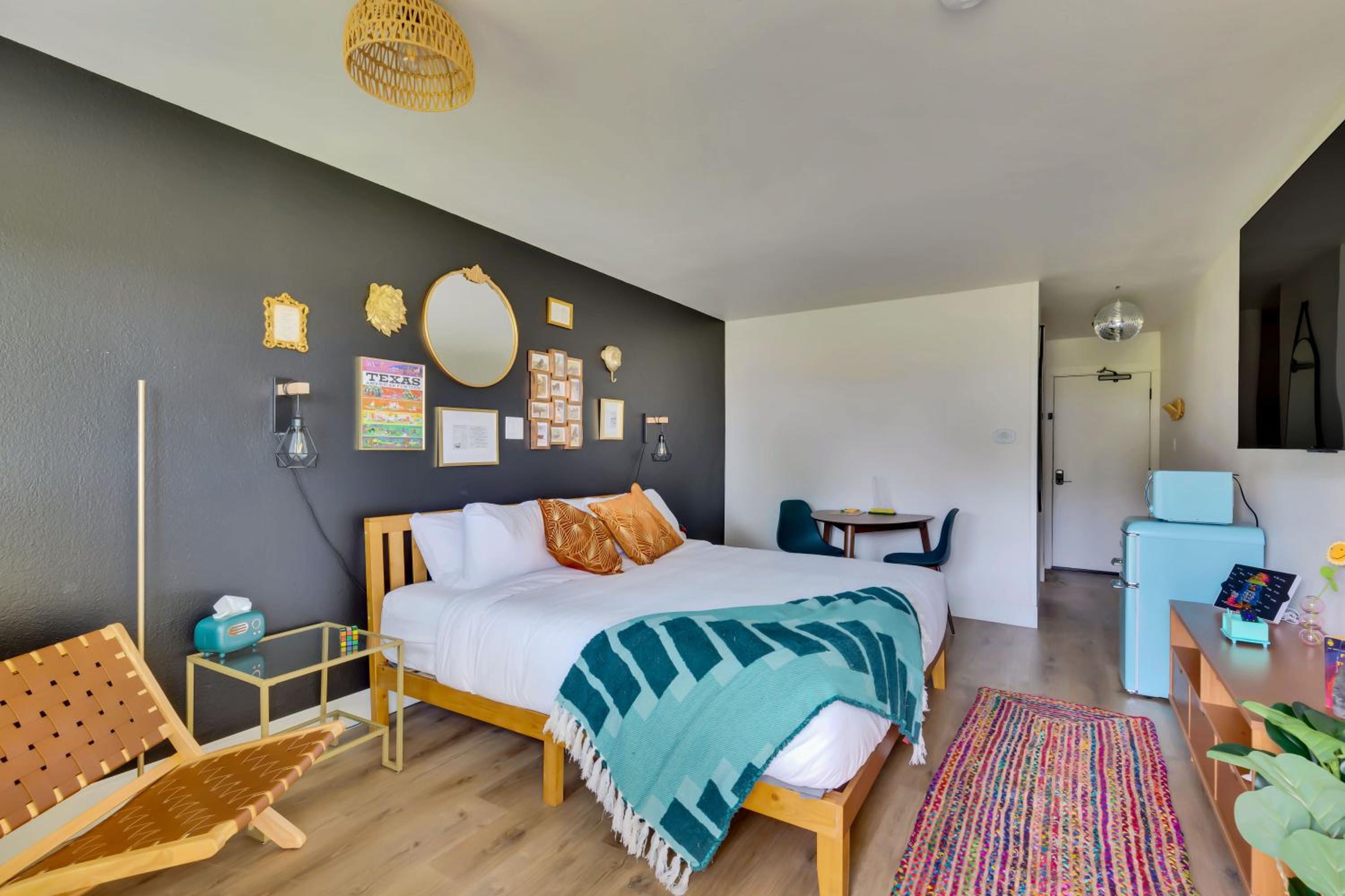 Standard King Room - Photo 3