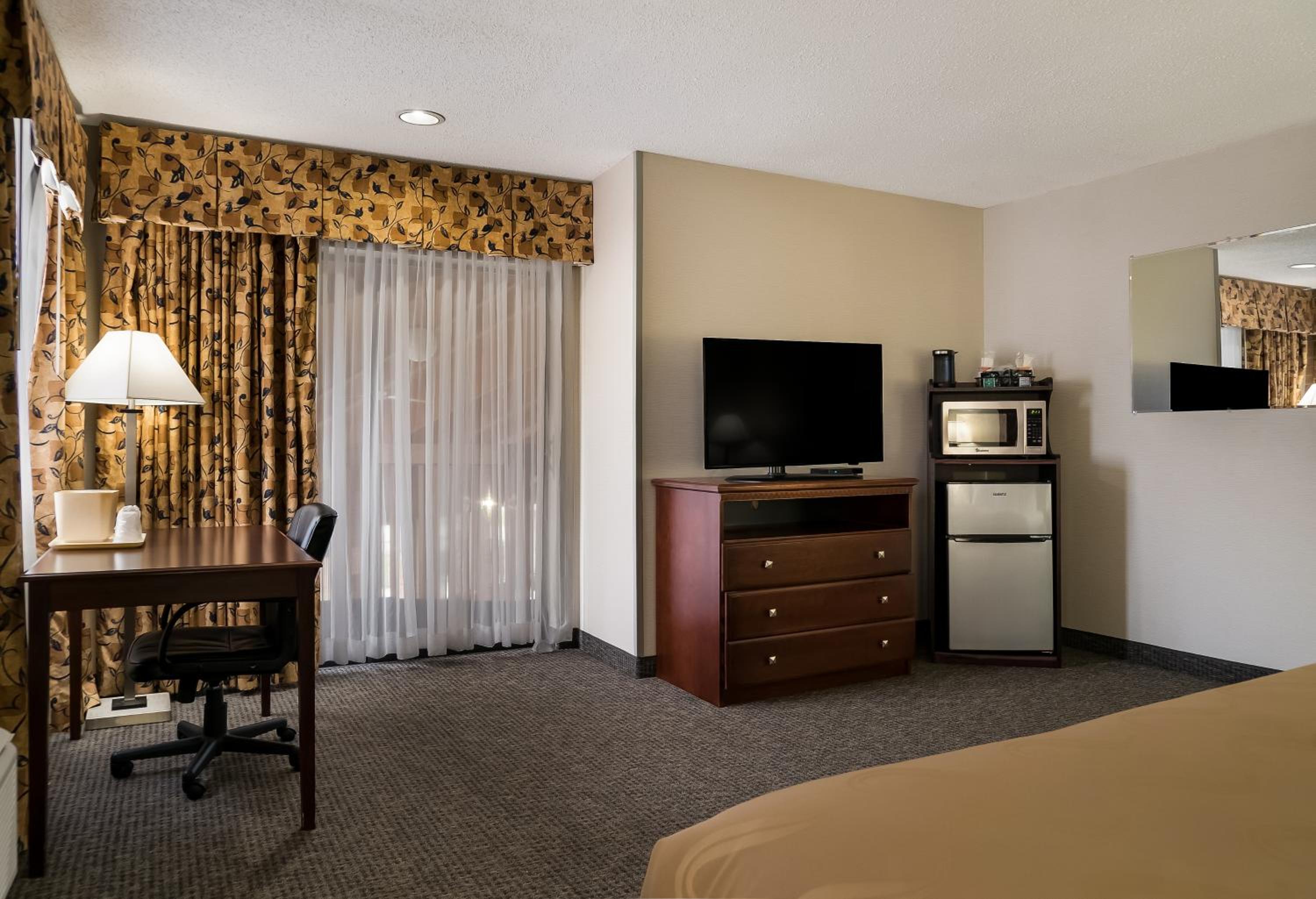 King Room - Non Smoking - Photo 2
