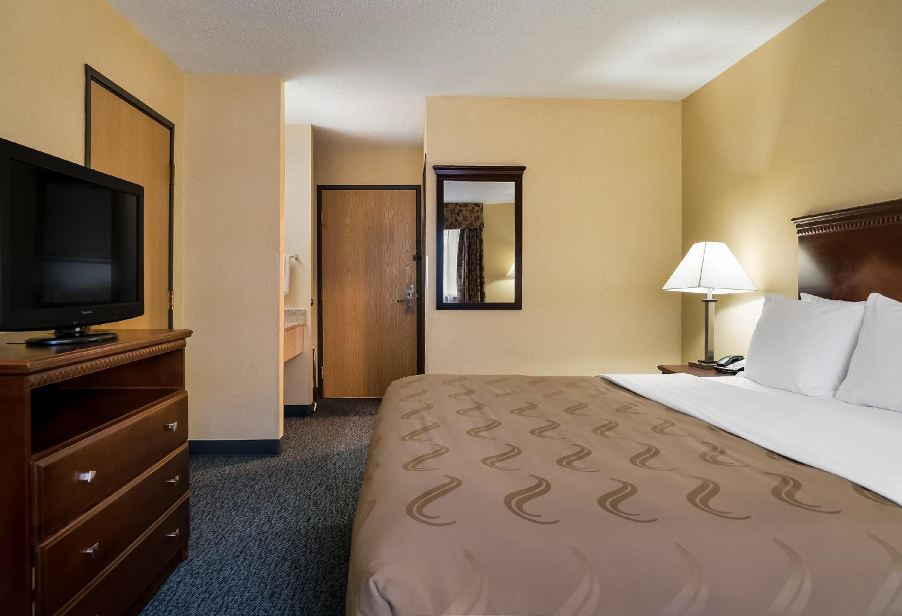 King Room - Non Smoking - Photo 6