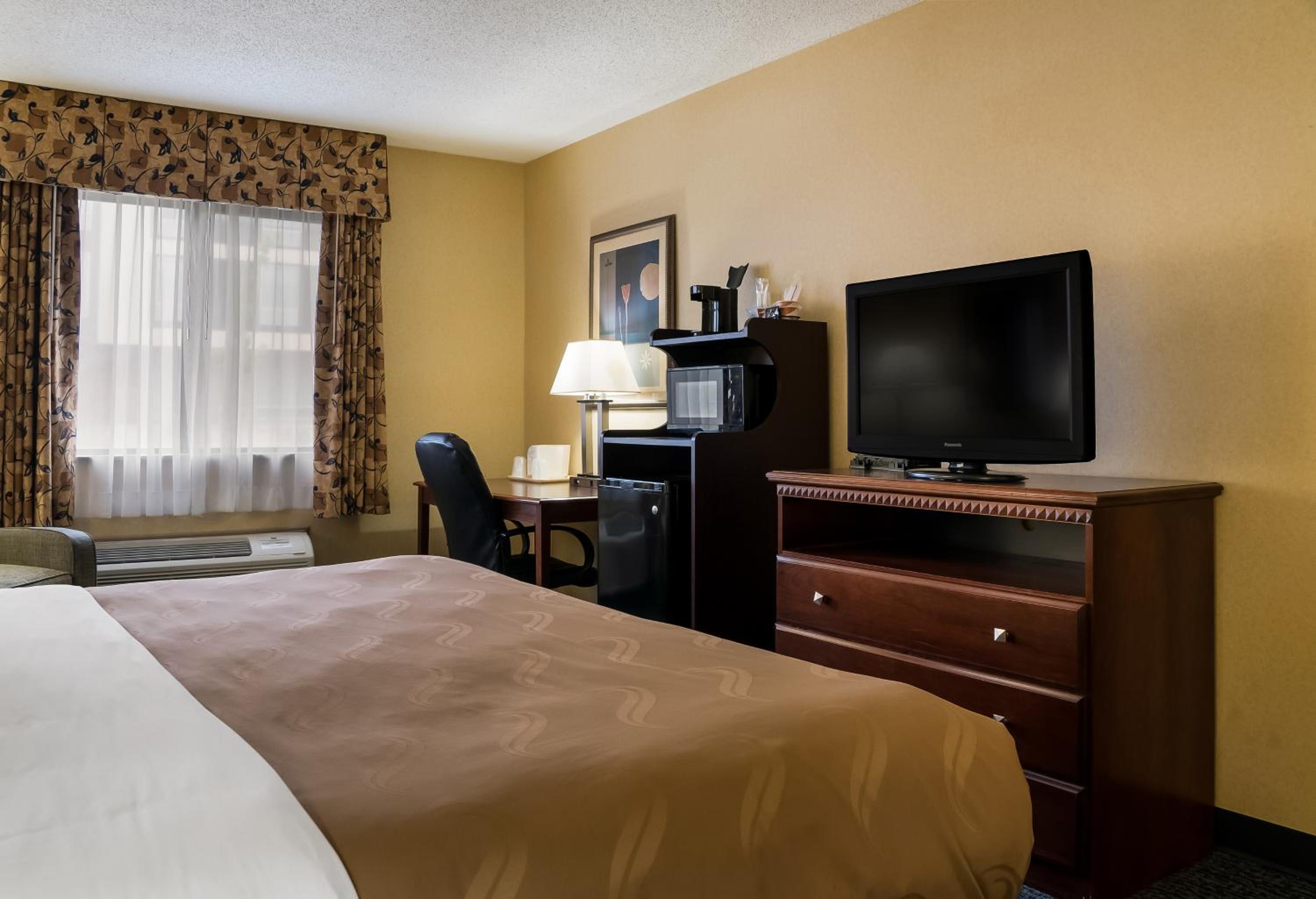 King Room - Non Smoking - Photo 5