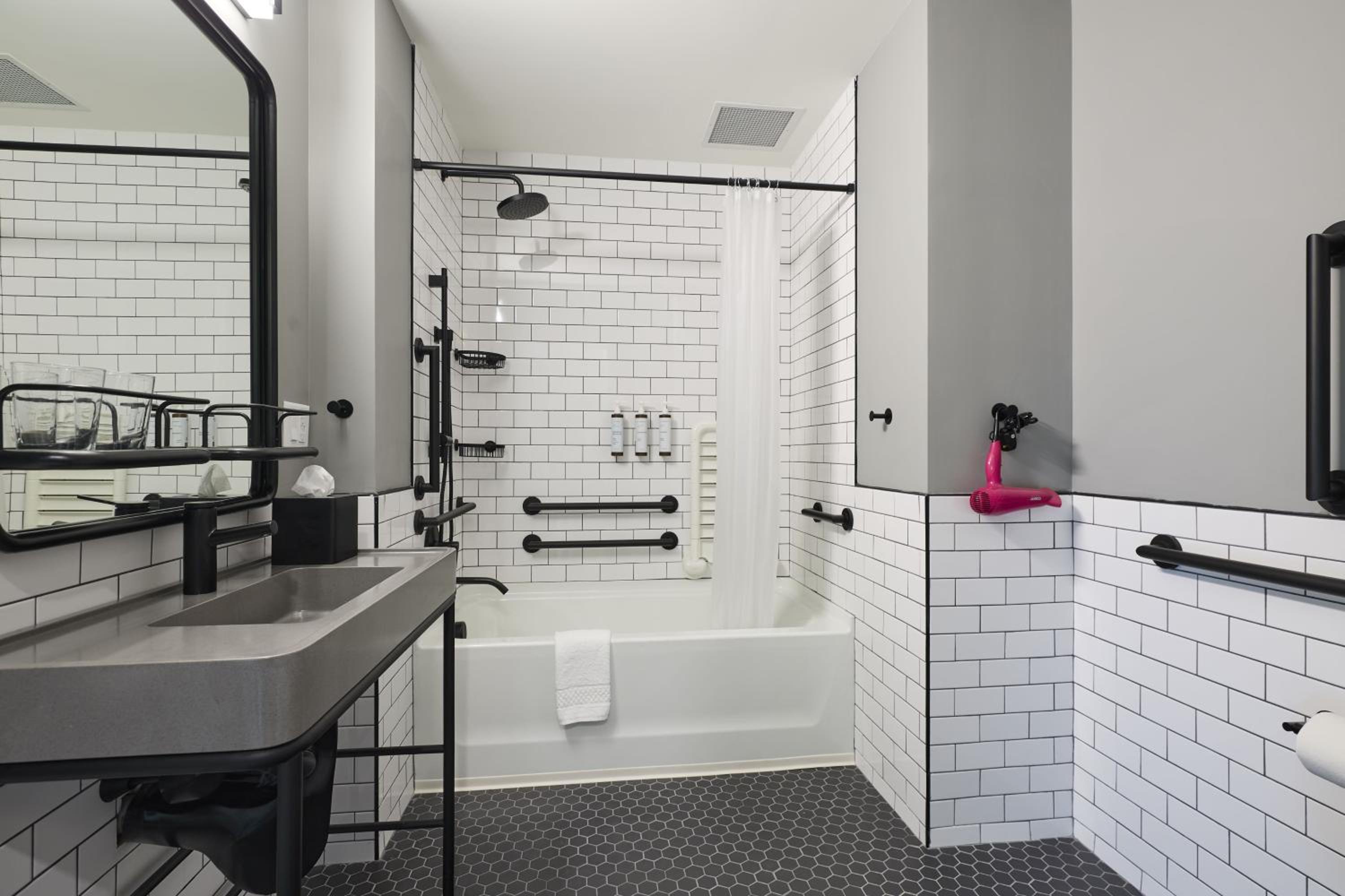 Queen Room - Hearing Accessible