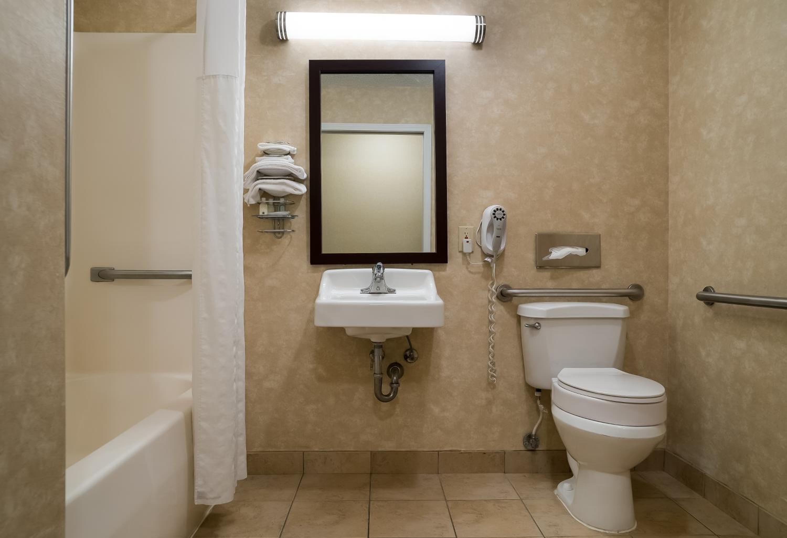 Double Room with Tub - Accessible/Non-Smoking - Photo 6