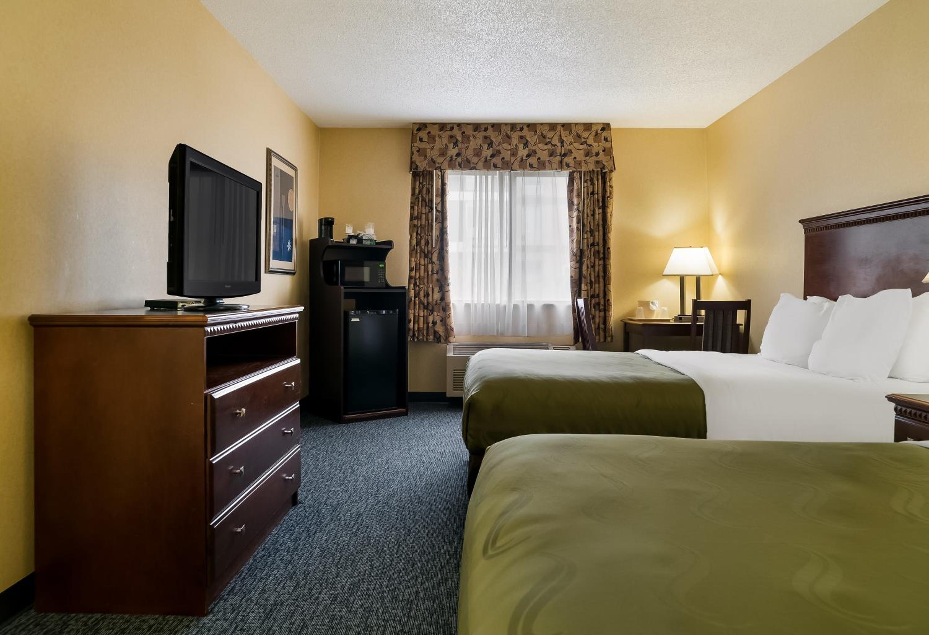 Double Room with Tub - Accessible/Non-Smoking - Photo 7