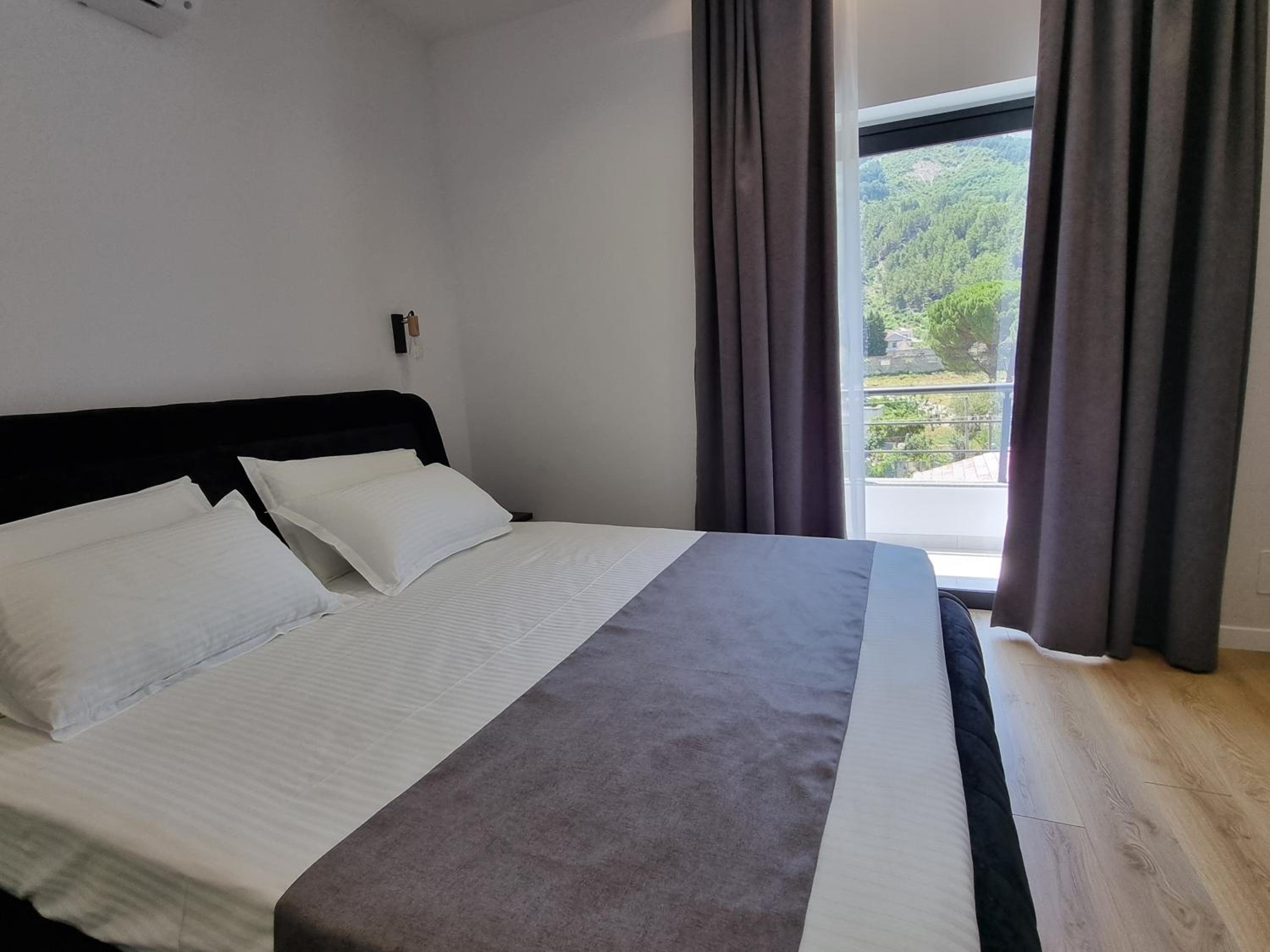 King Room with Mountain View photo 2