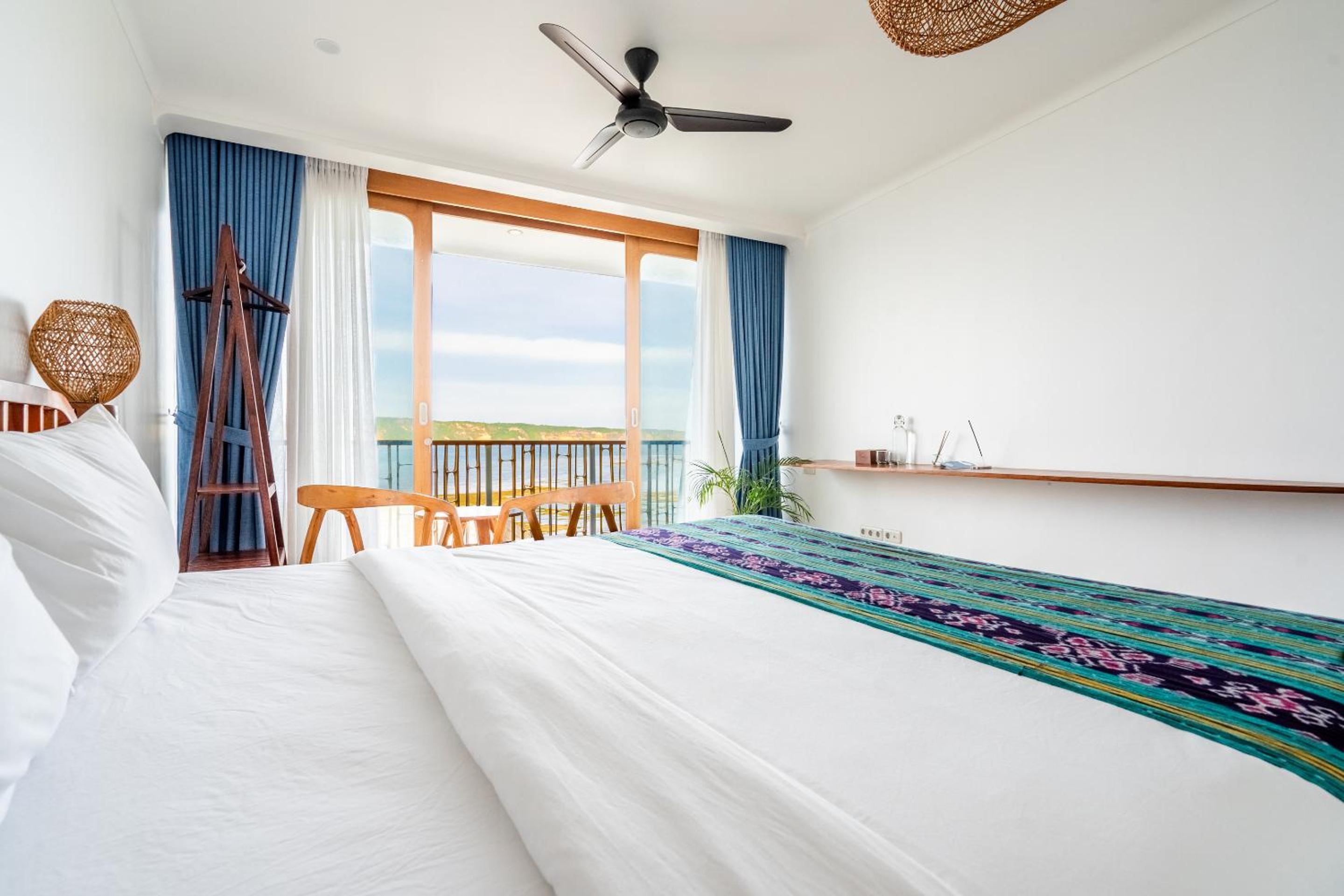 Deluxe Double Room with Sea View - Photo 4