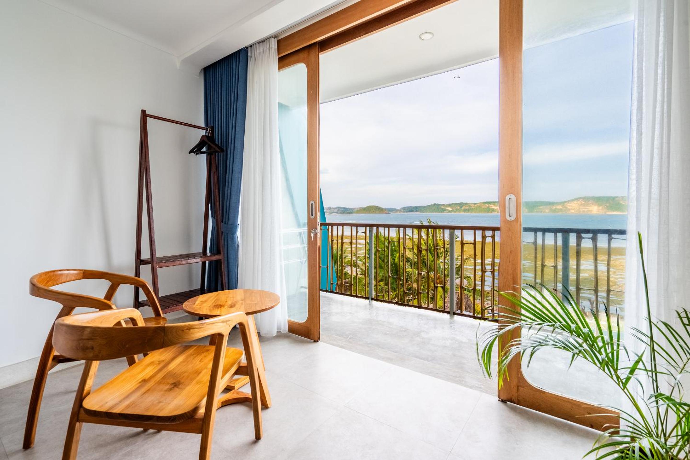 Deluxe Double Room with Sea View - Photo 3
