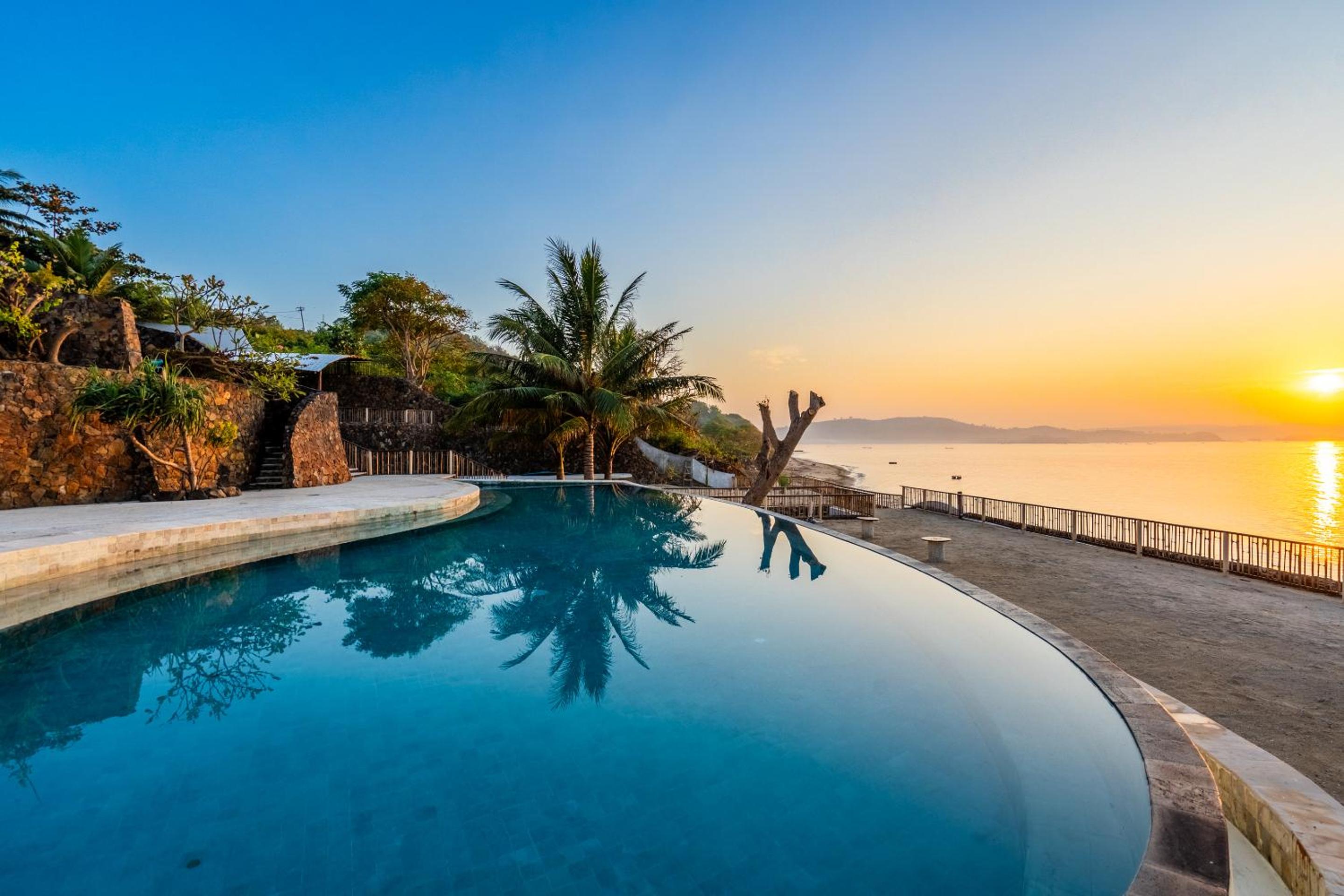 Deluxe Double Room with Sea View - Photo 14