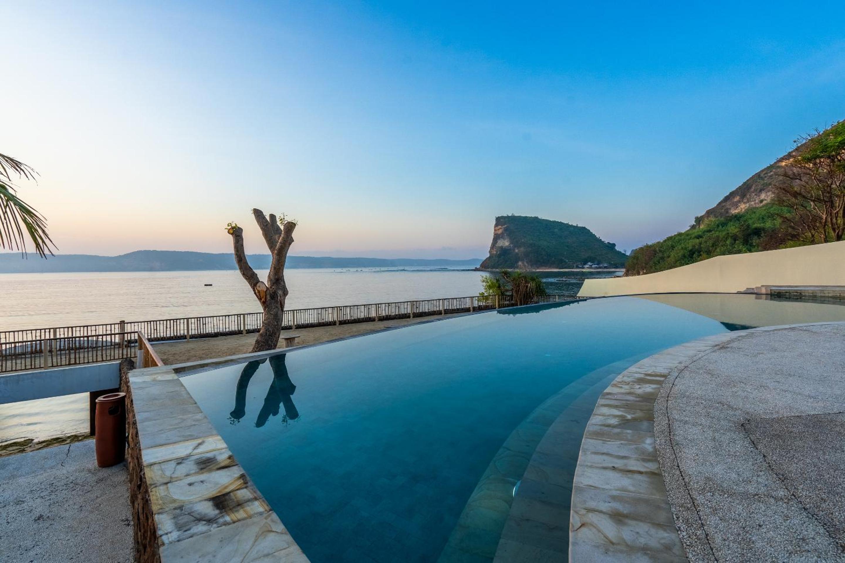 Deluxe Double Room with Sea View - Photo 13