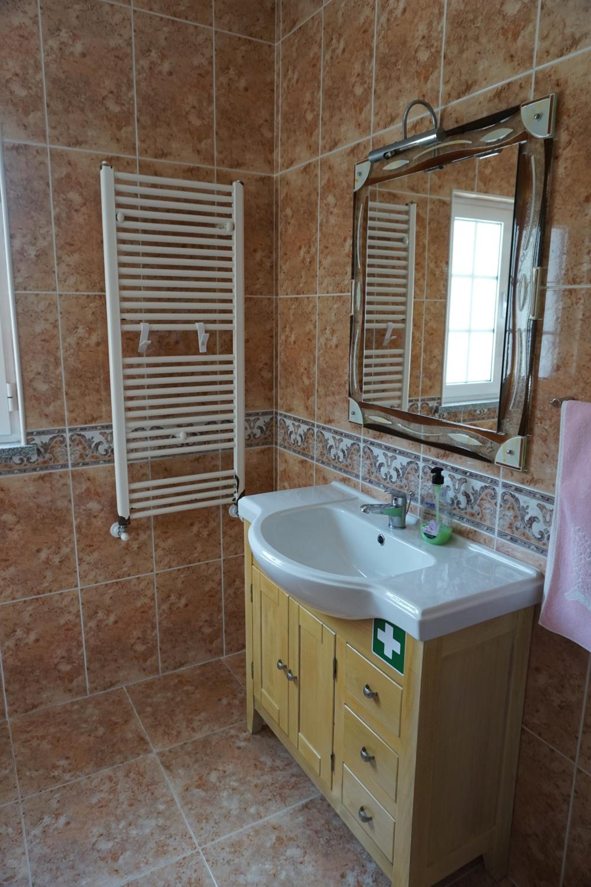 Double Room with Private Bathroom - Photo 2