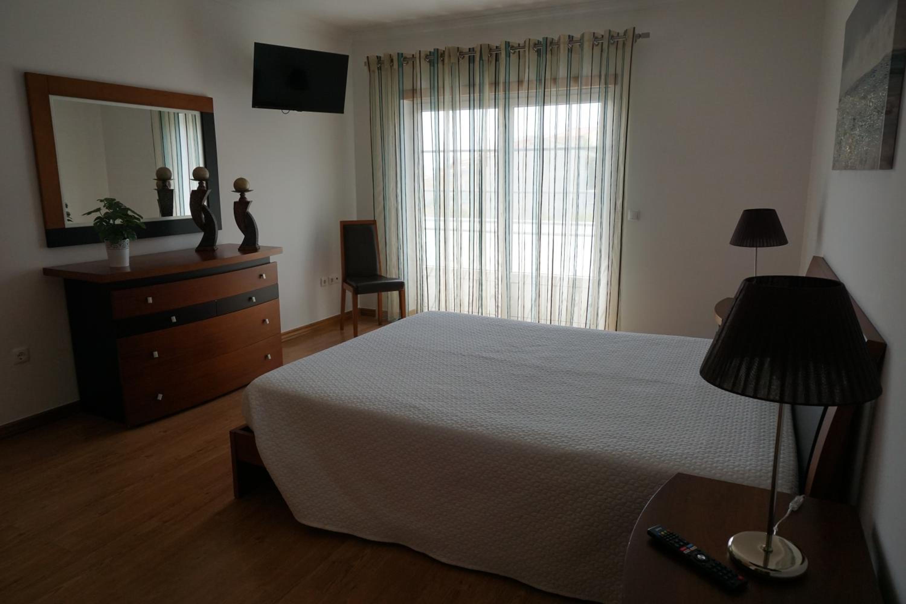 Double Room with Private Bathroom - Photo 4