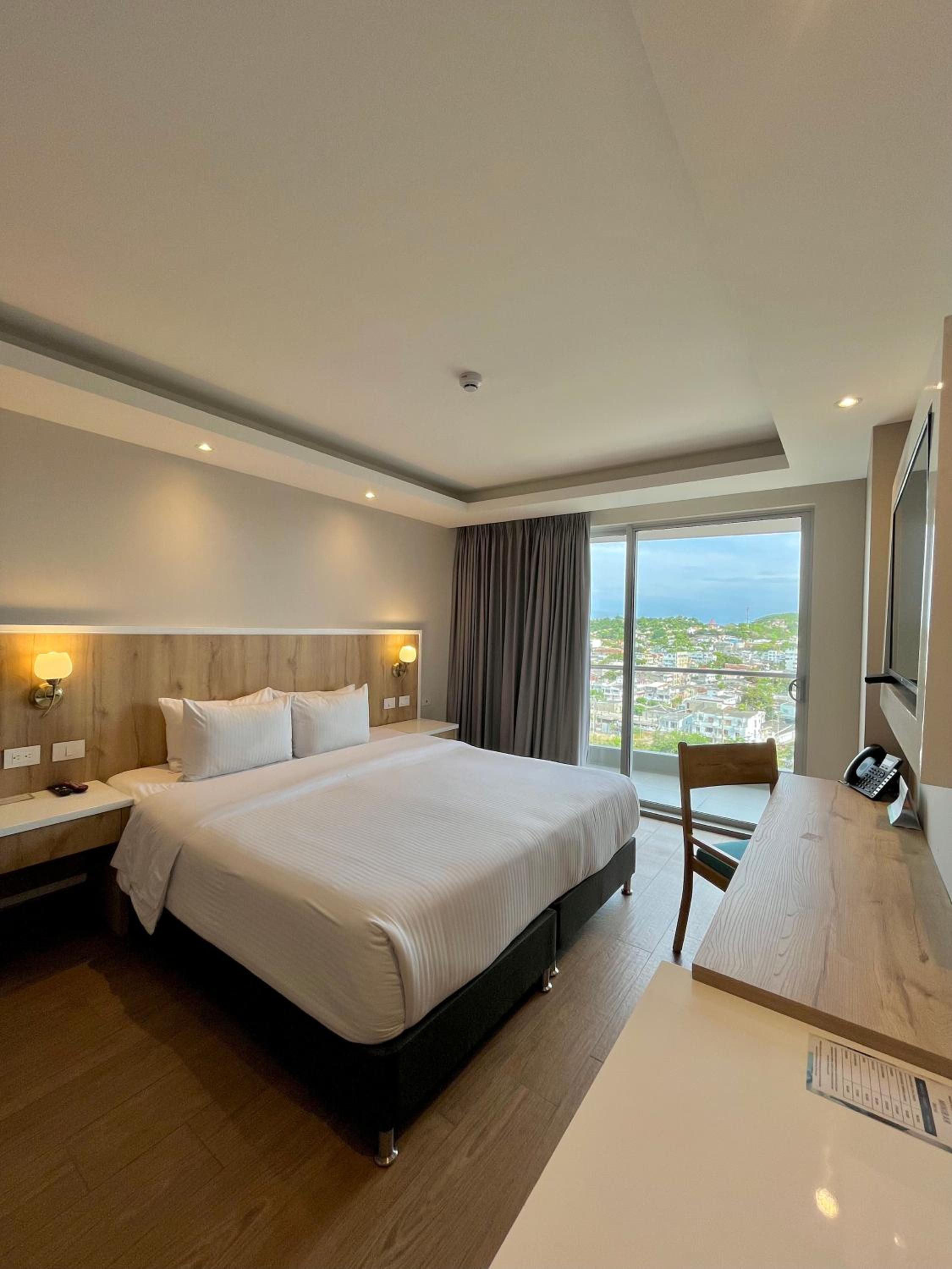 1 King Bed , Superior Room, Non-Smoking - Photo 5