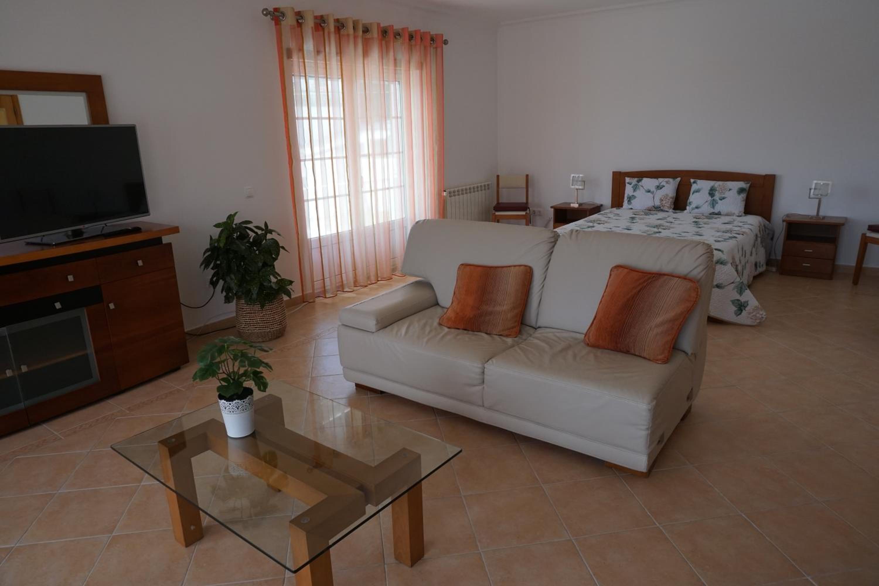 Large Double Room - Photo 18