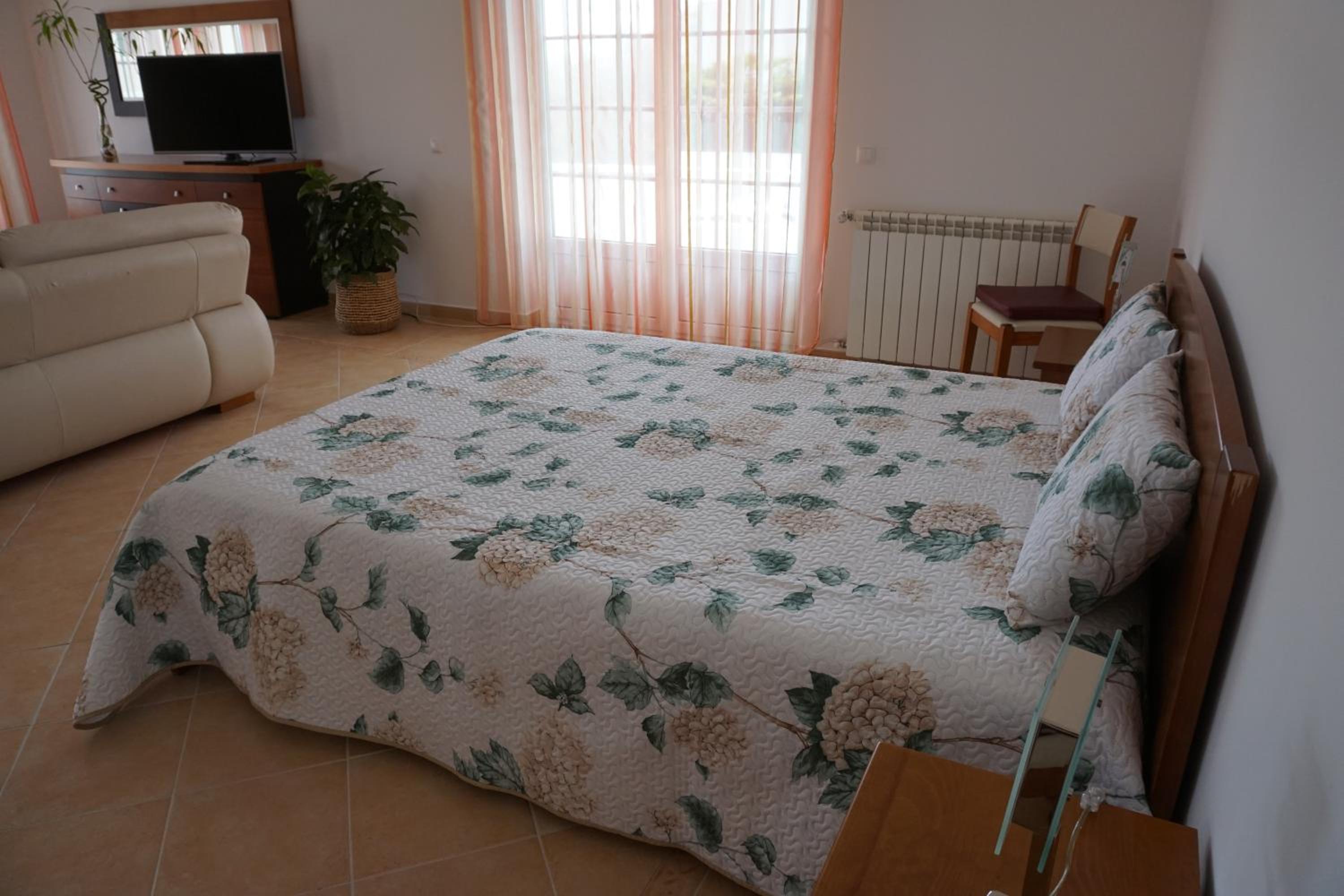 Large Double Room - Photo 15