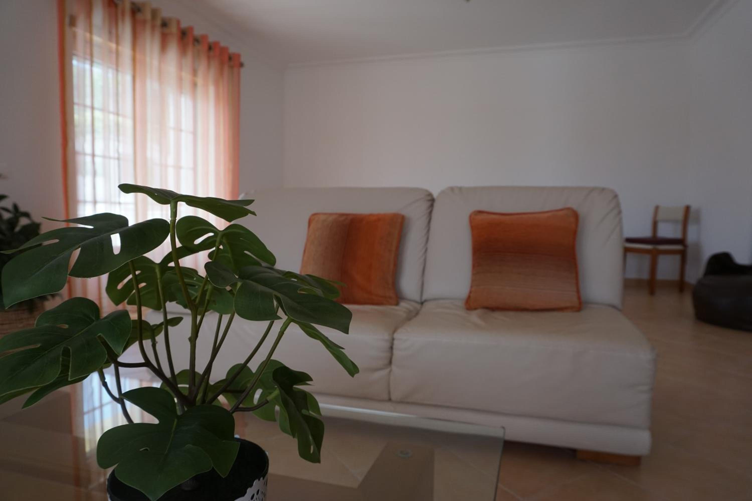 Large Double Room - Photo 17